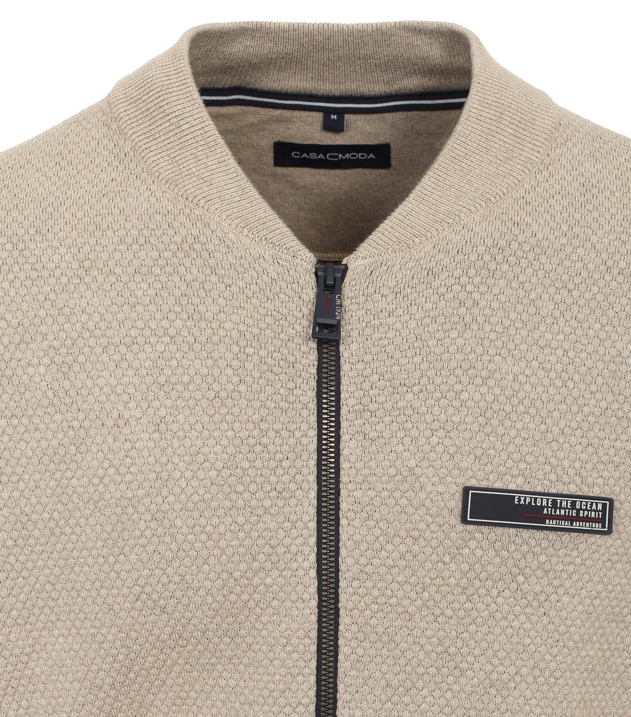 Ein Strickjacke im uni Muster in der Farbe Beige