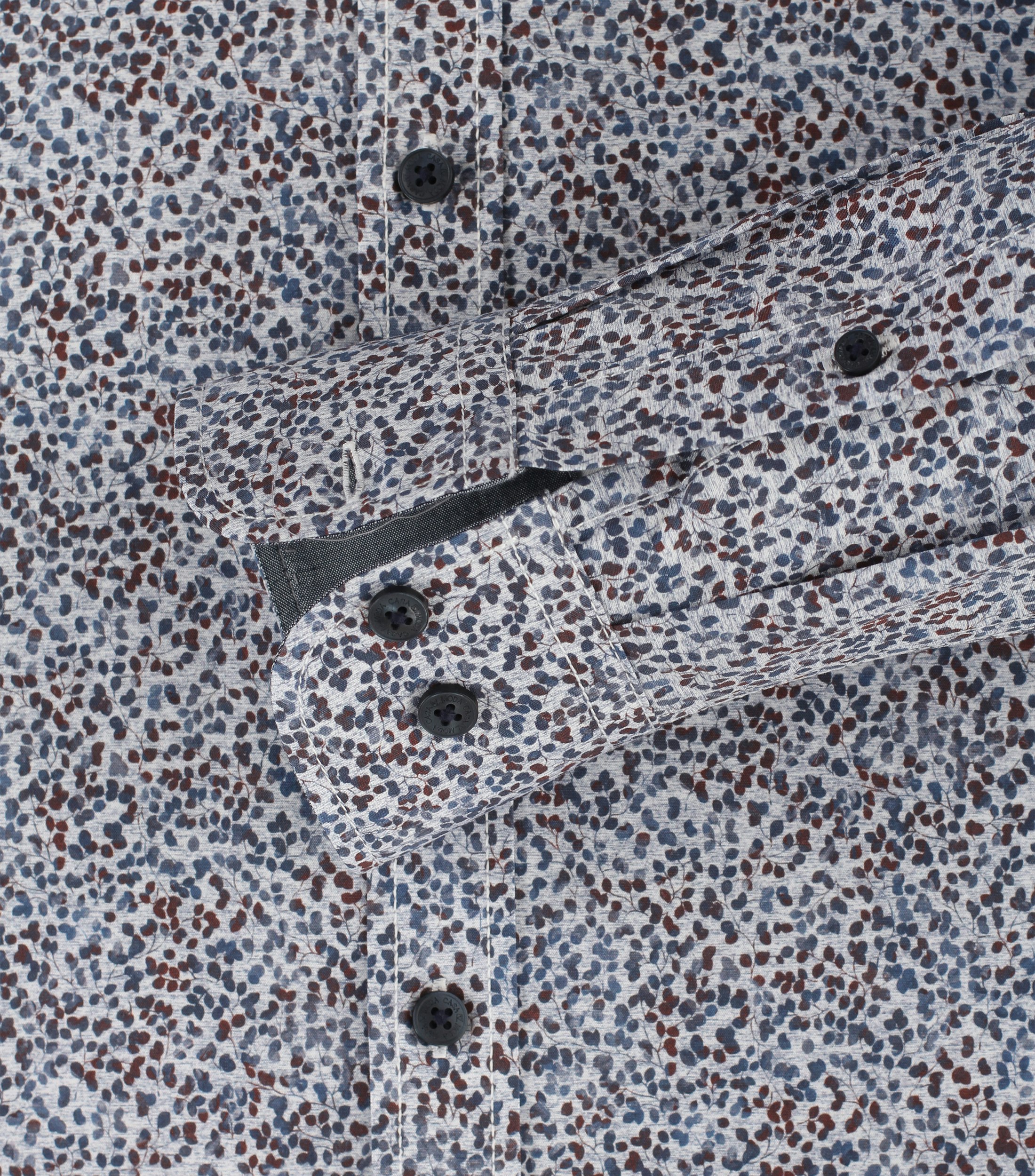 Ein Freizeithemd im Print Muster in der Farbe Mittelblau