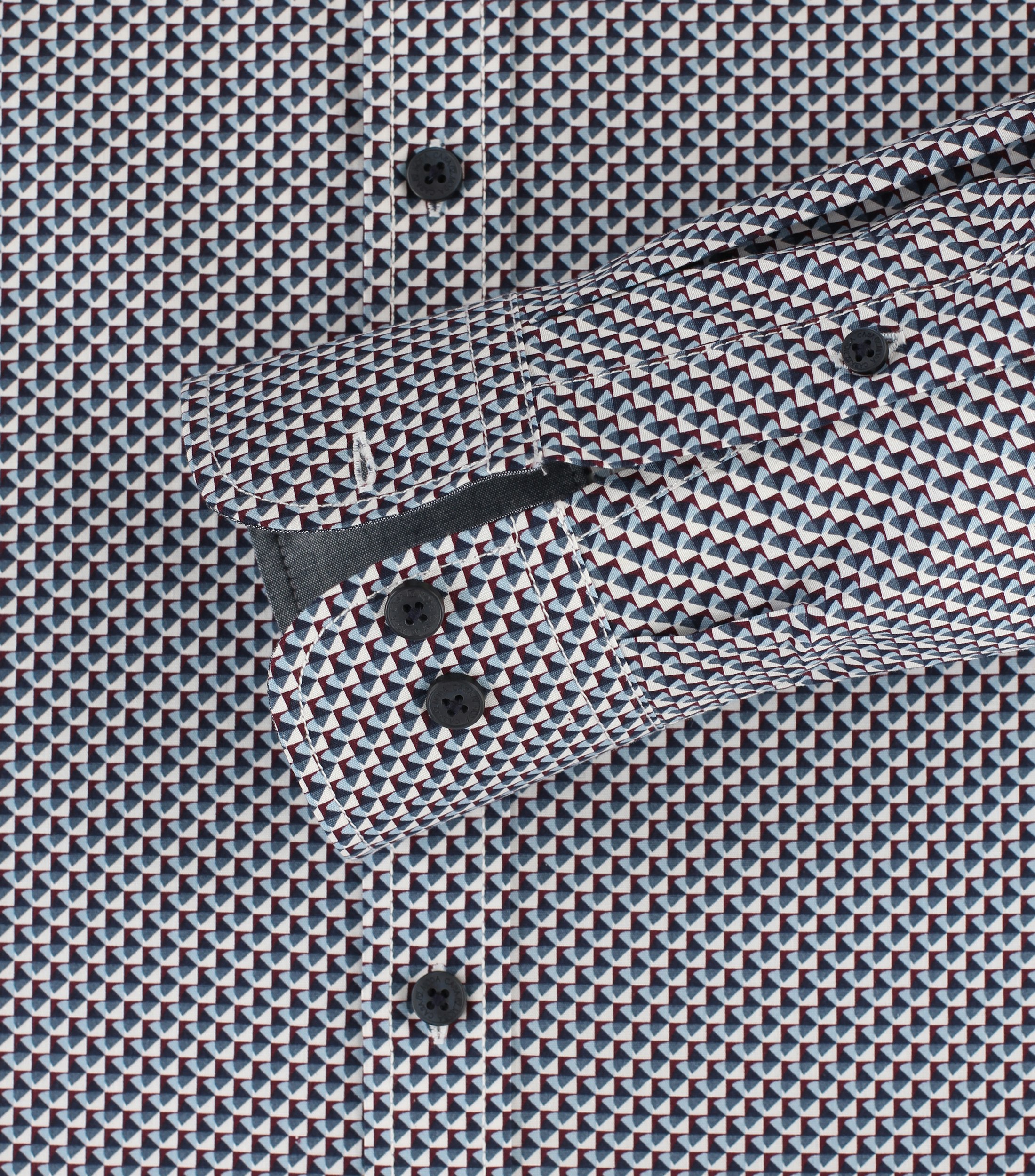 Ein Freizeithemd im Print Muster in der Farbe Dunkelblau