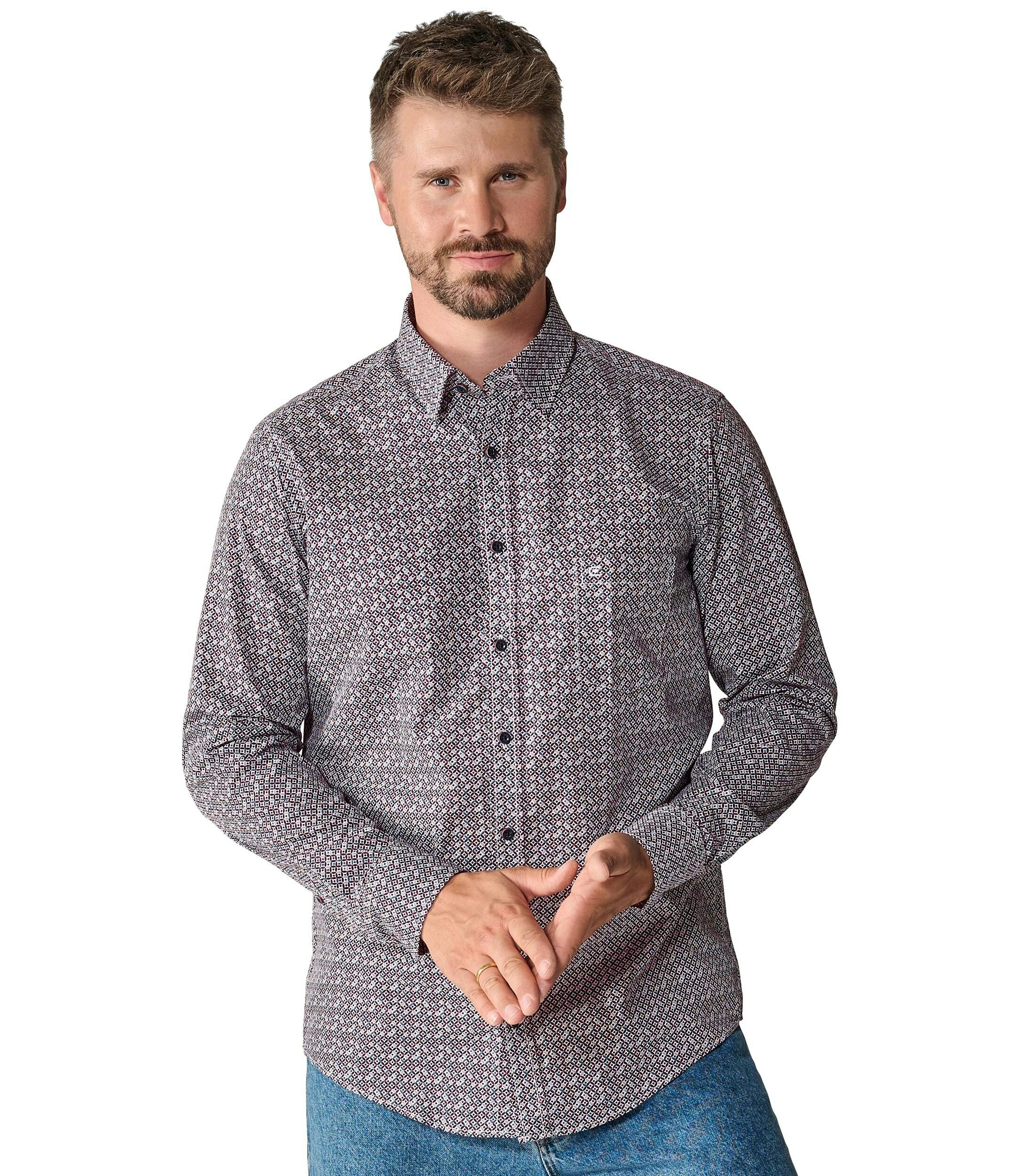 Ein Freizeithemd im Print Muster in der Farbe Dunkelrot