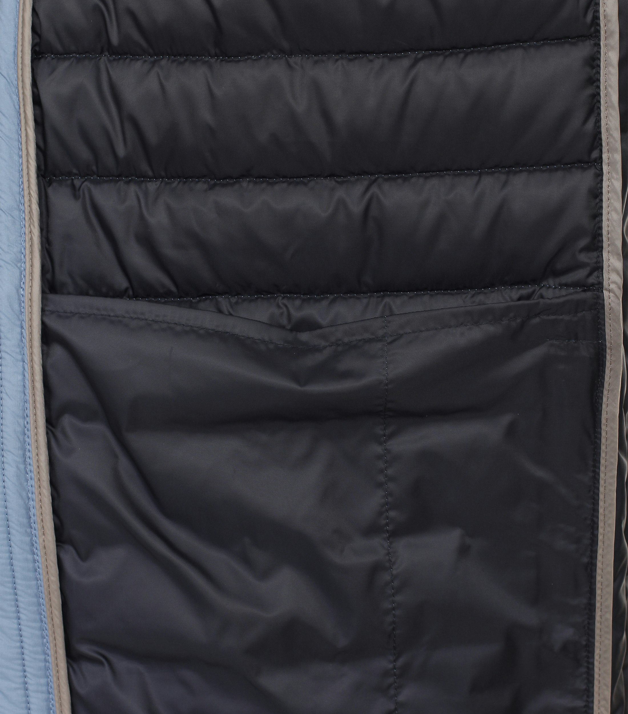 Ein Weste im uni Muster in der Farbe Hellblau