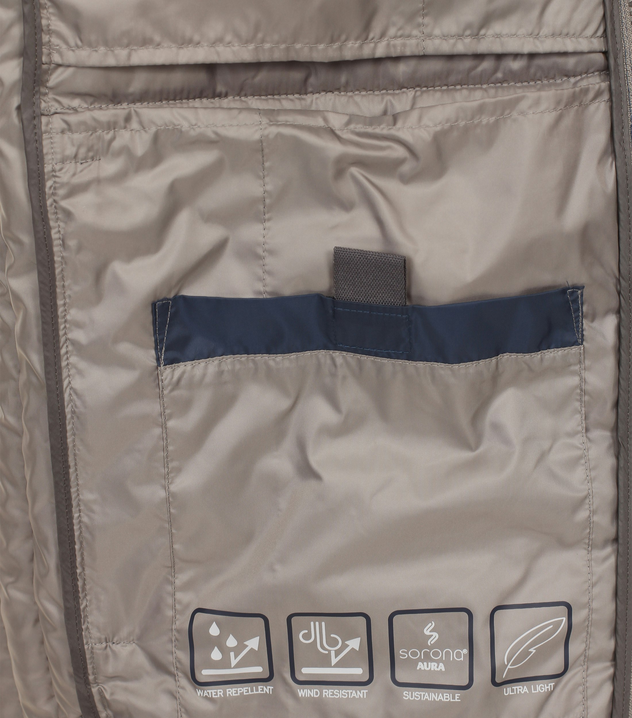 Ein Weste im uni Muster in der Farbe sattes Dunkelblau