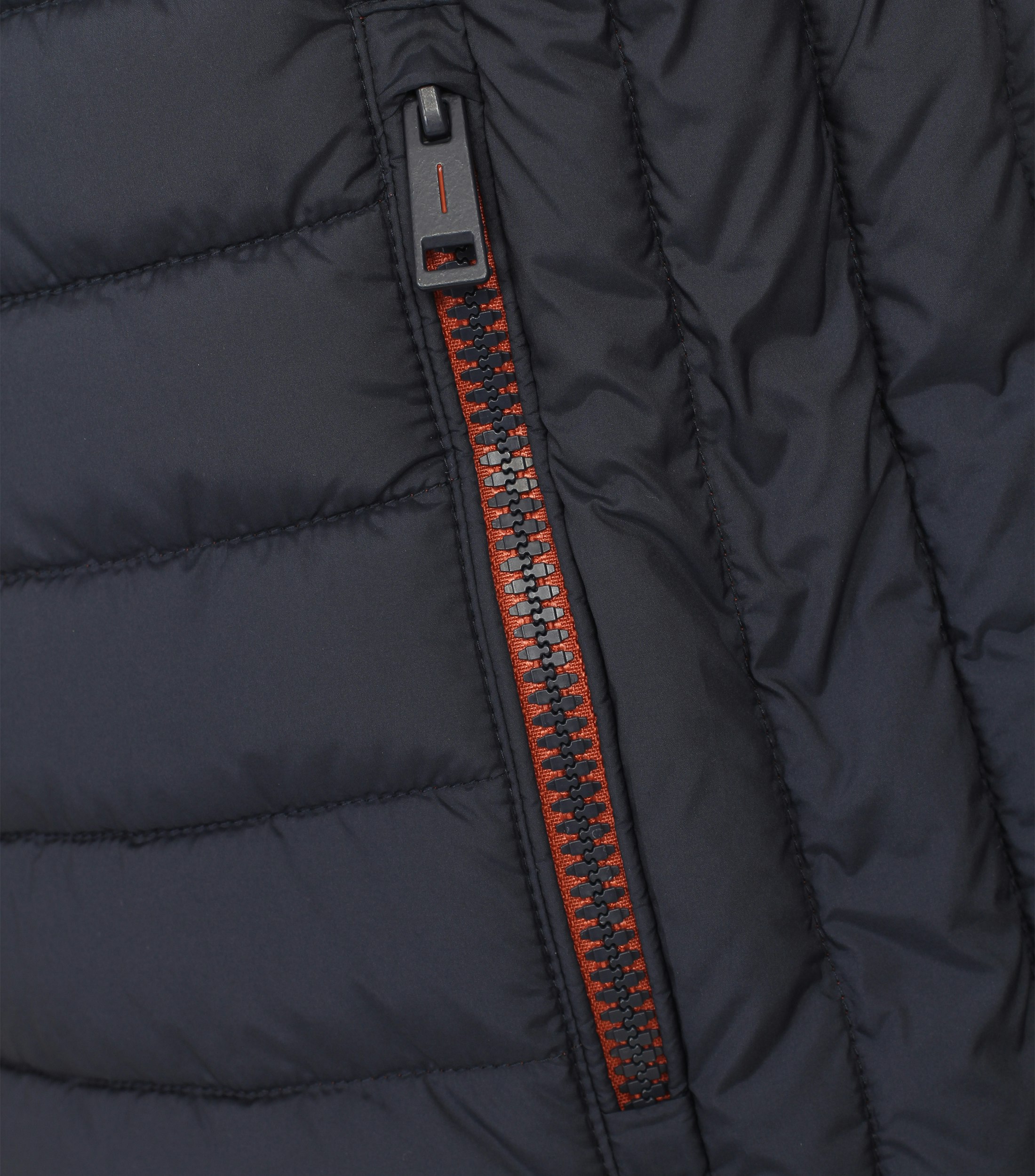 Ein Weste im uni Muster in der Farbe Dunkelblau