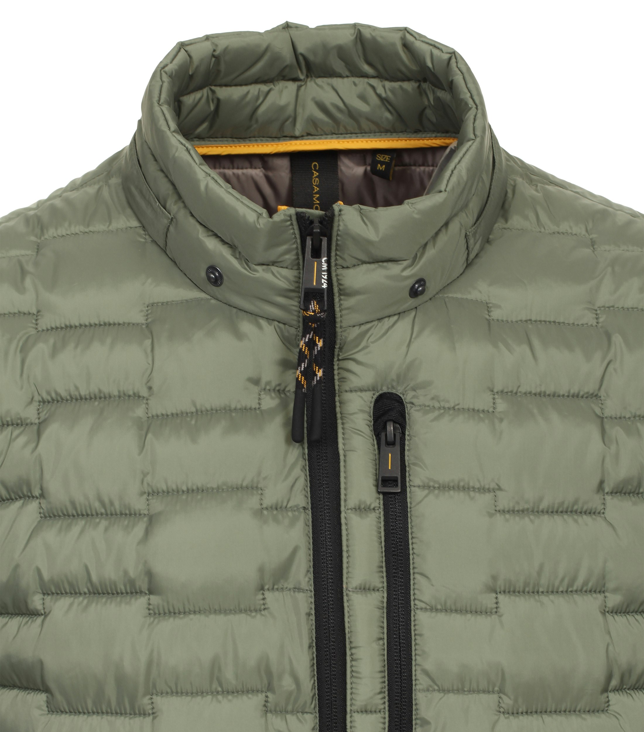 Ein Jacke im uni Muster in der Farbe Olive