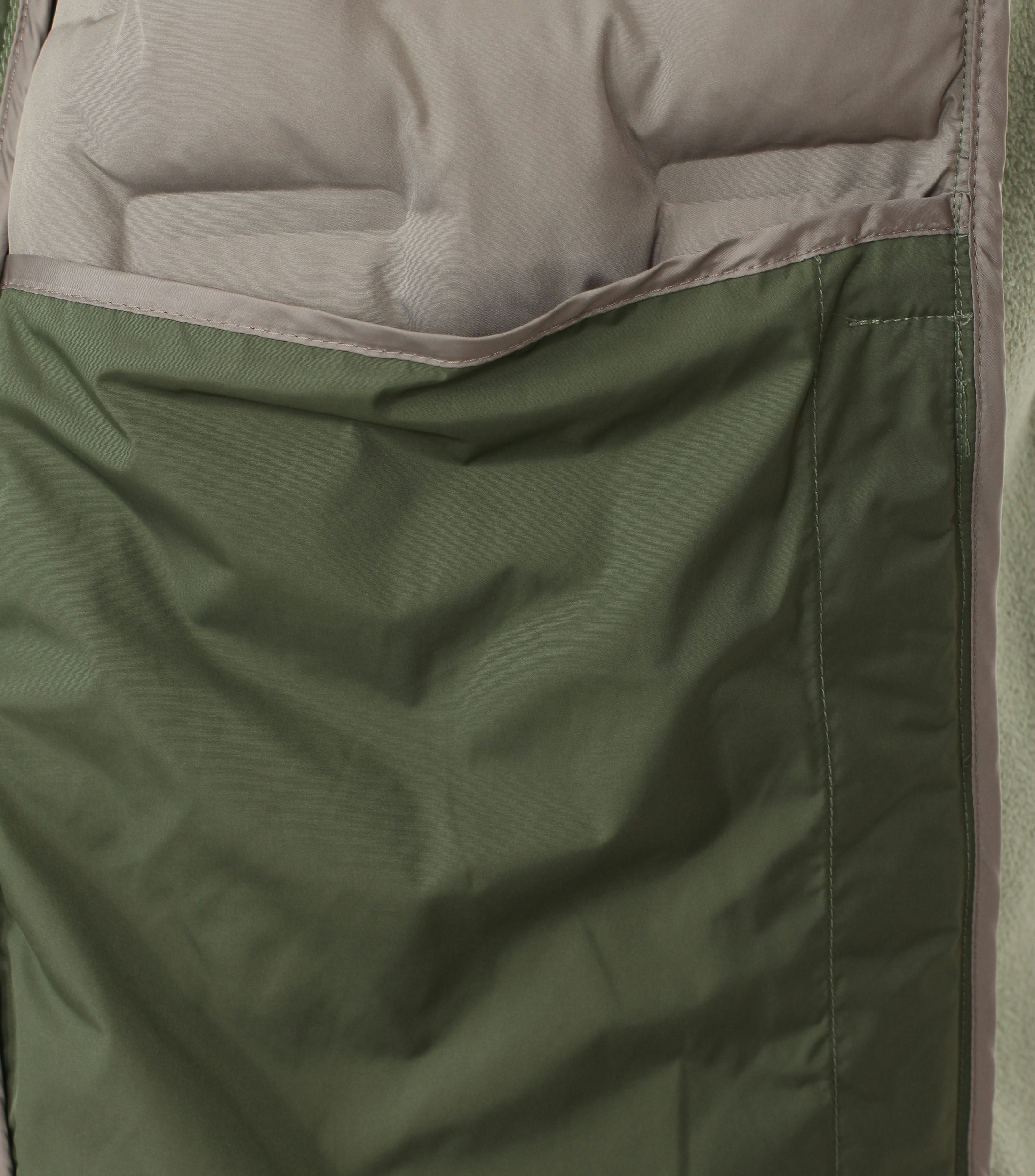 Ein Weste im uni Muster in der Farbe Olive