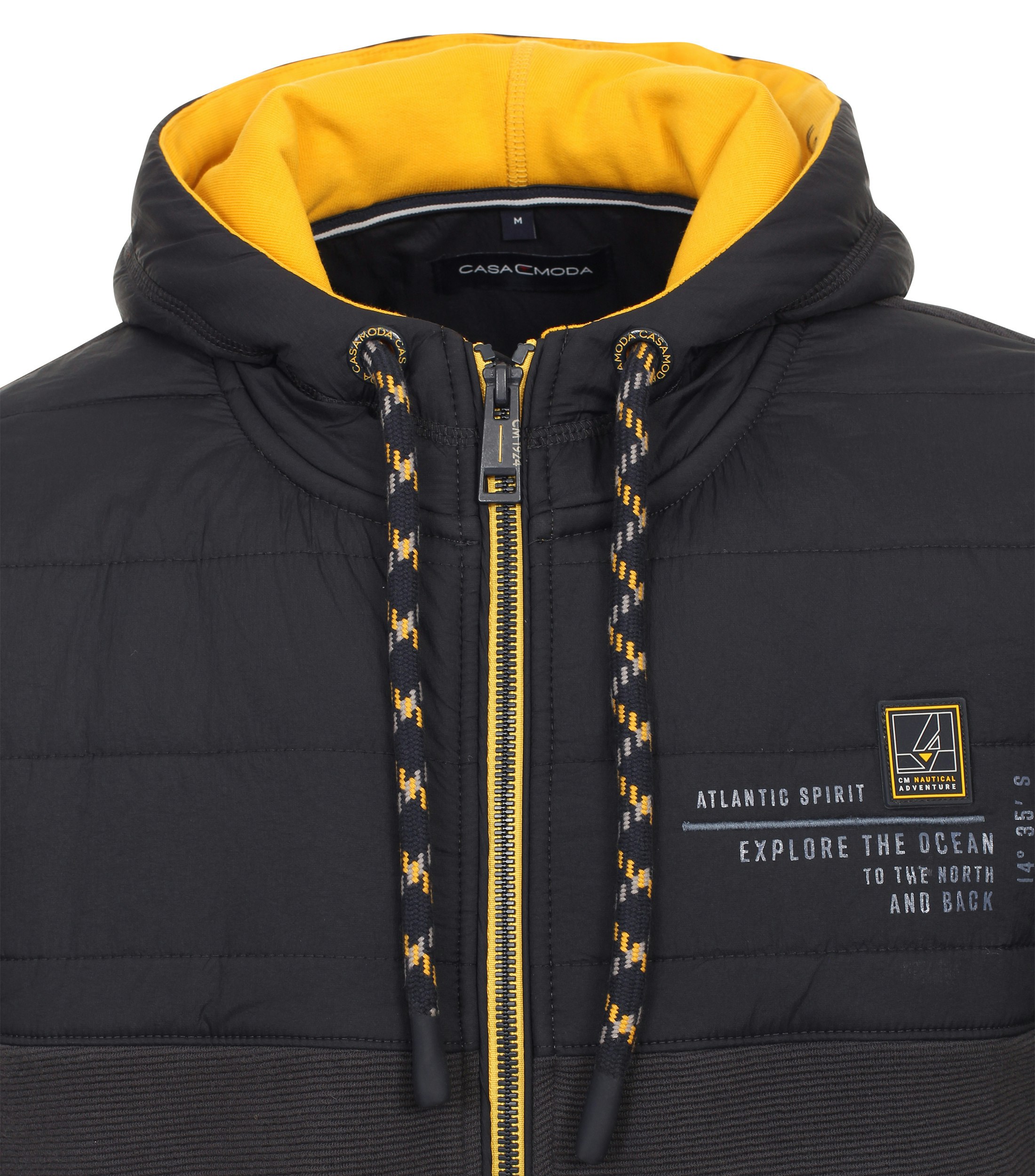 Ein Sweatjacke im uni Muster in der Farbe Dunkelblau