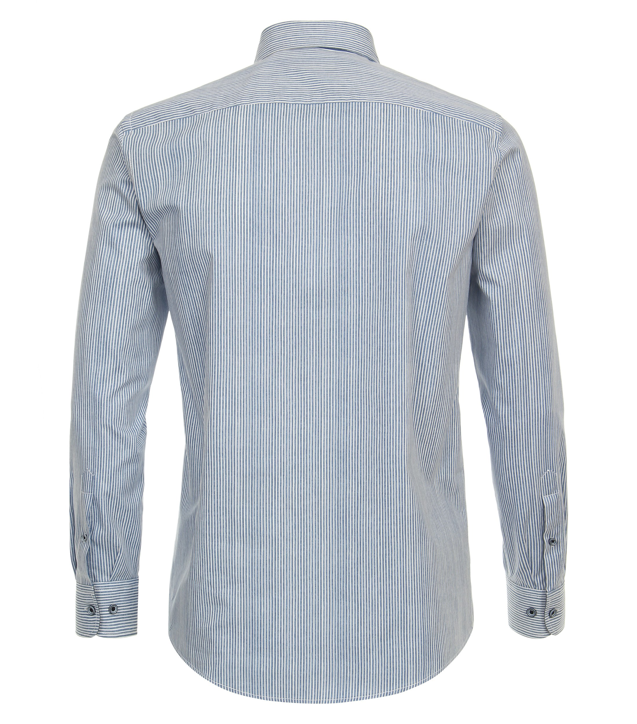 Ein Freizeithemd im gestreift Muster in der Farbe Mittelblau