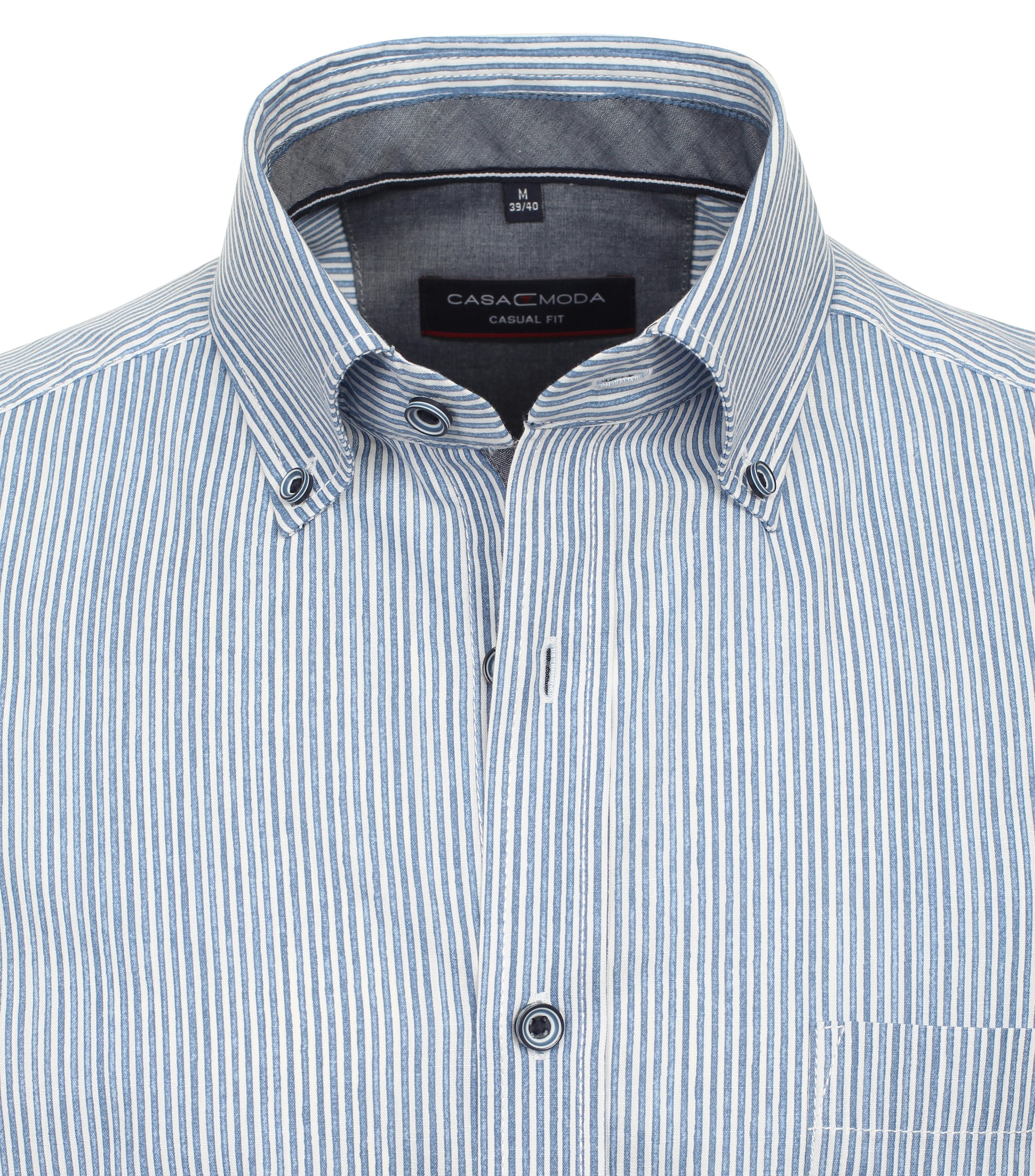 Ein Freizeithemd im gestreift Muster in der Farbe Mittelblau