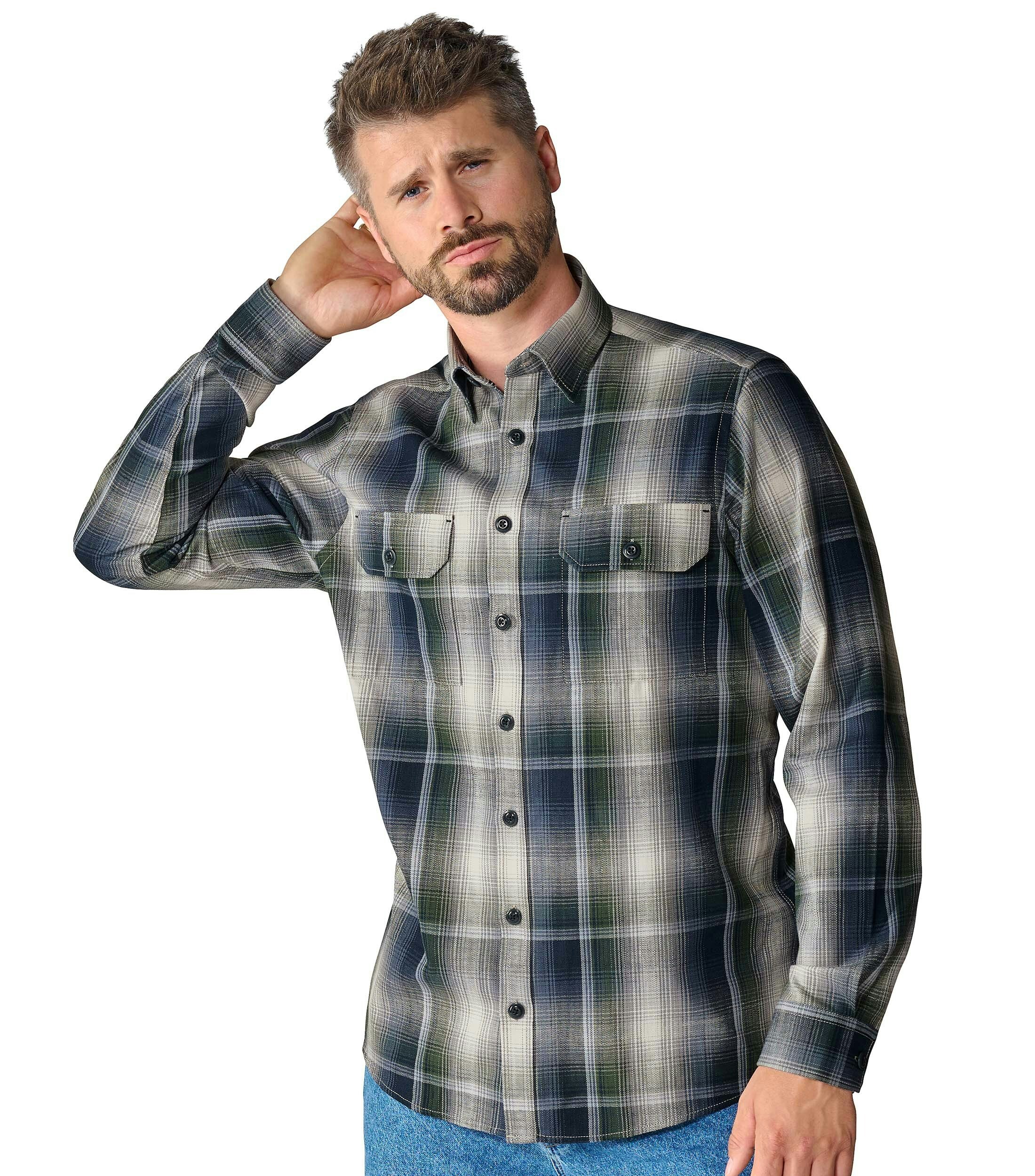 Ein Freizeithemd im uni Muster in der Farbe Grün