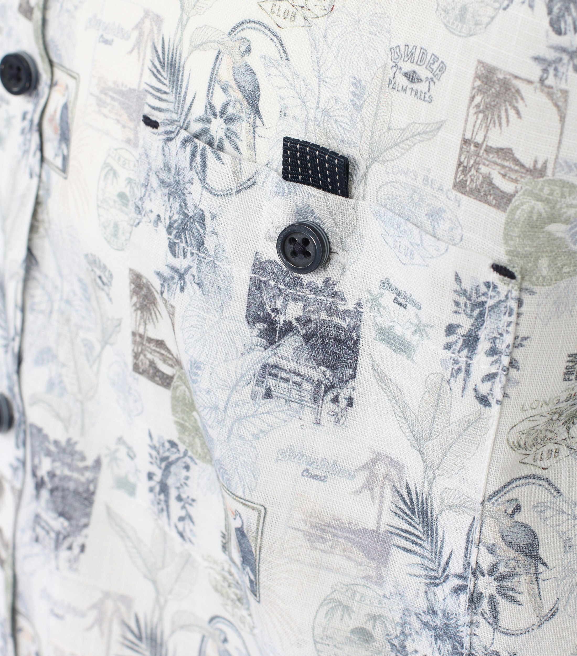 Ein Freizeithemd im Print Muster in der Farbe Mittelblau
