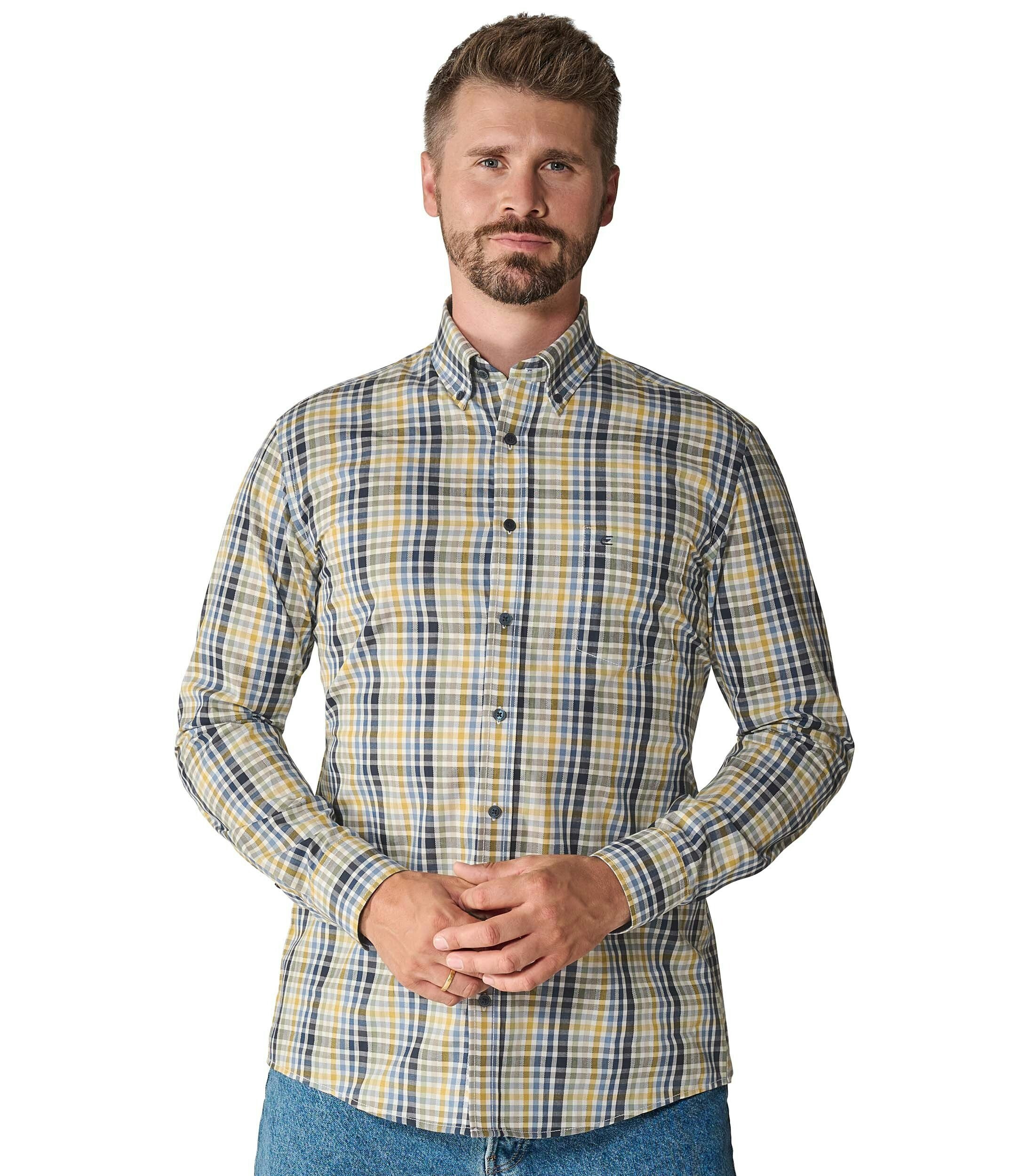 Ein Freizeithemd im uni Muster in der Farbe Gelb