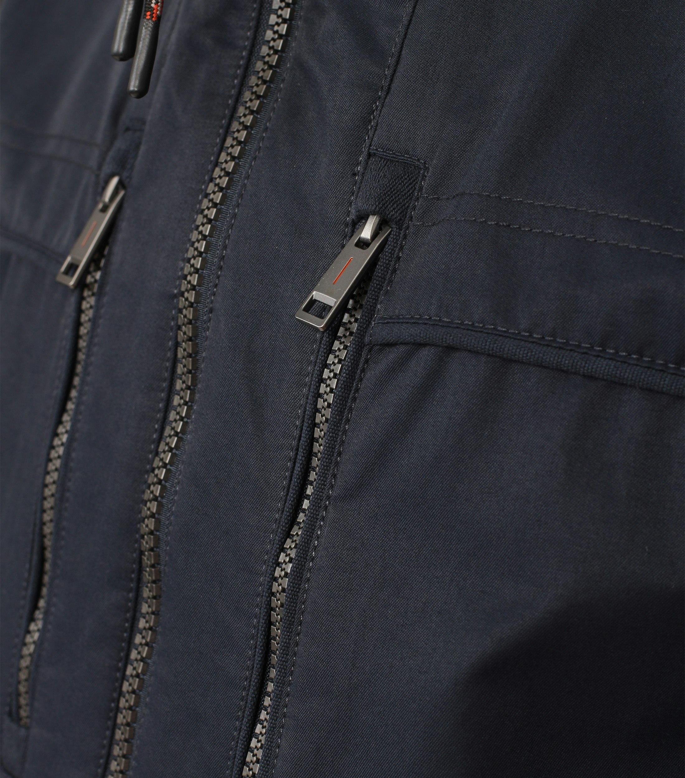 Ein Jacke im uni Muster in der Farbe Dunkelblau