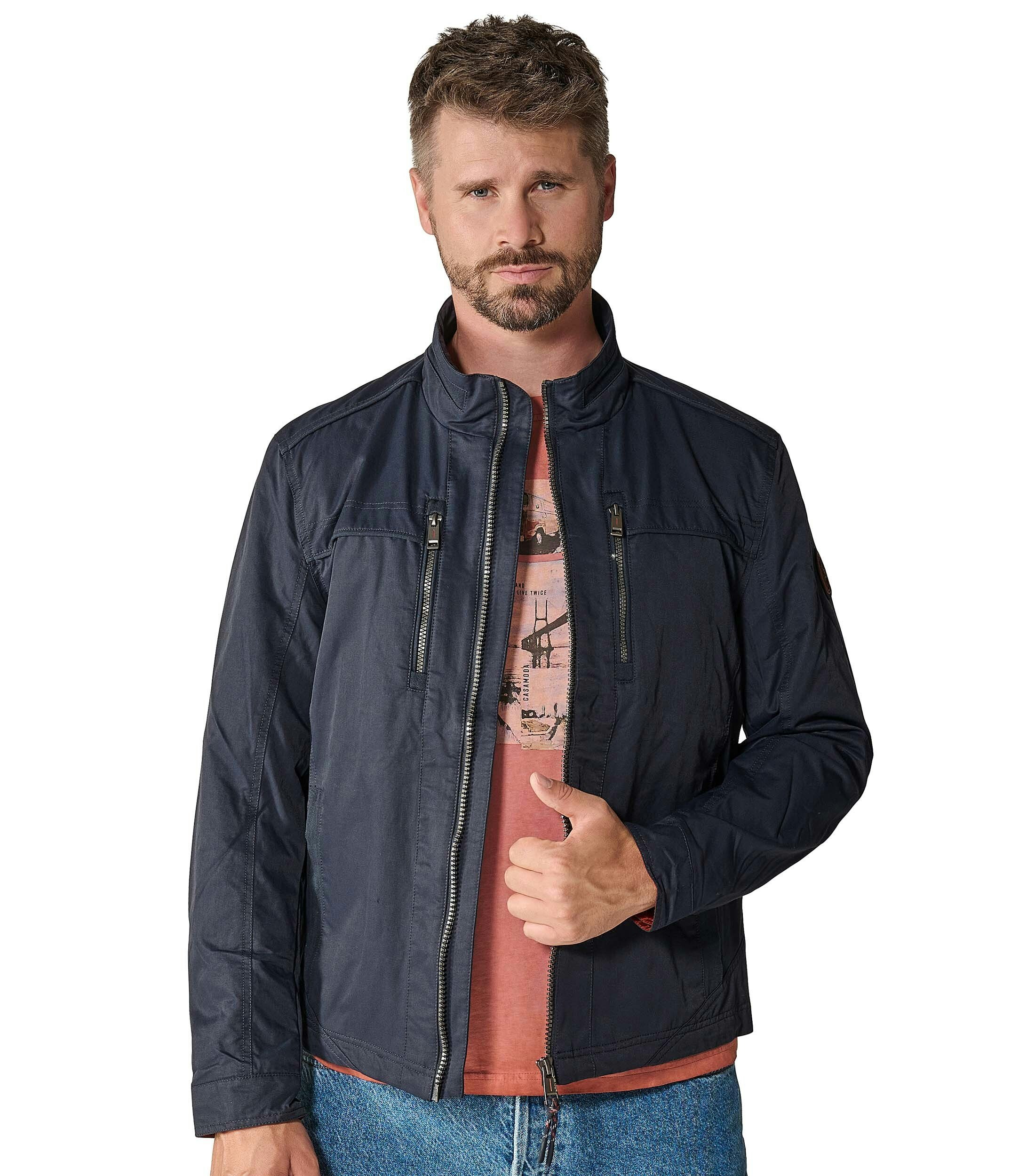 Ein Jacke im uni Muster in der Farbe Dunkelblau