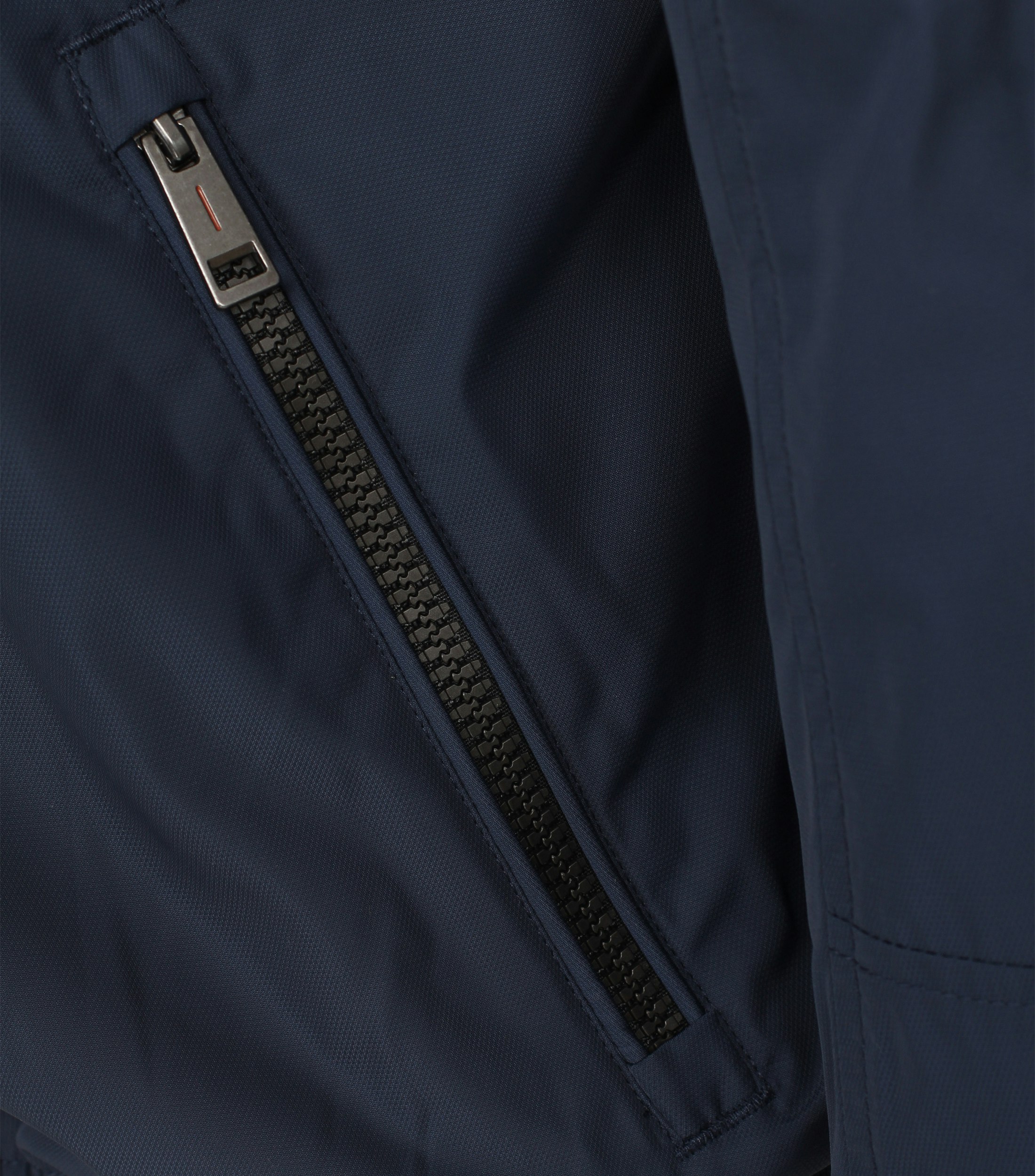 Ein Jacke im uni Muster in der Farbe Dunkelblau