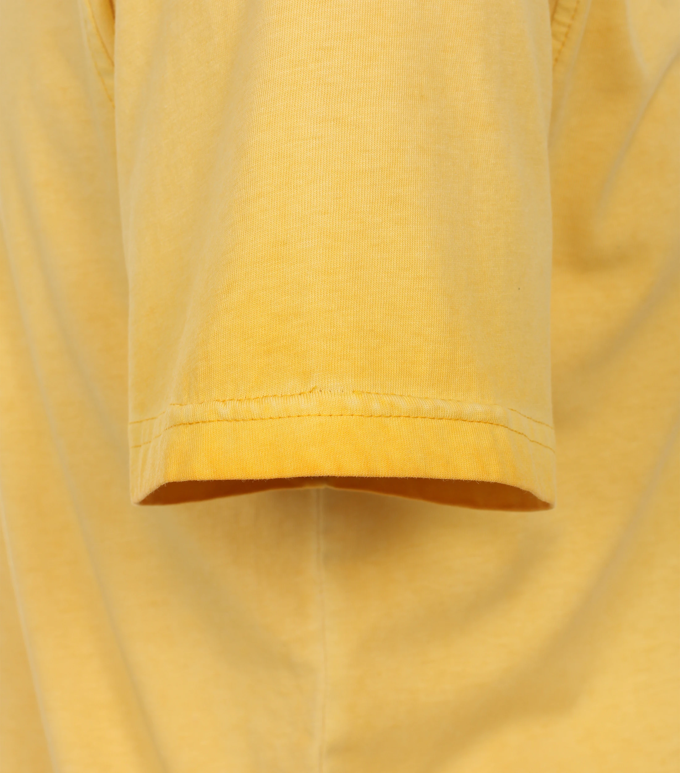 T-Shirt im unifarbenen Design in der Farbe Gelb
