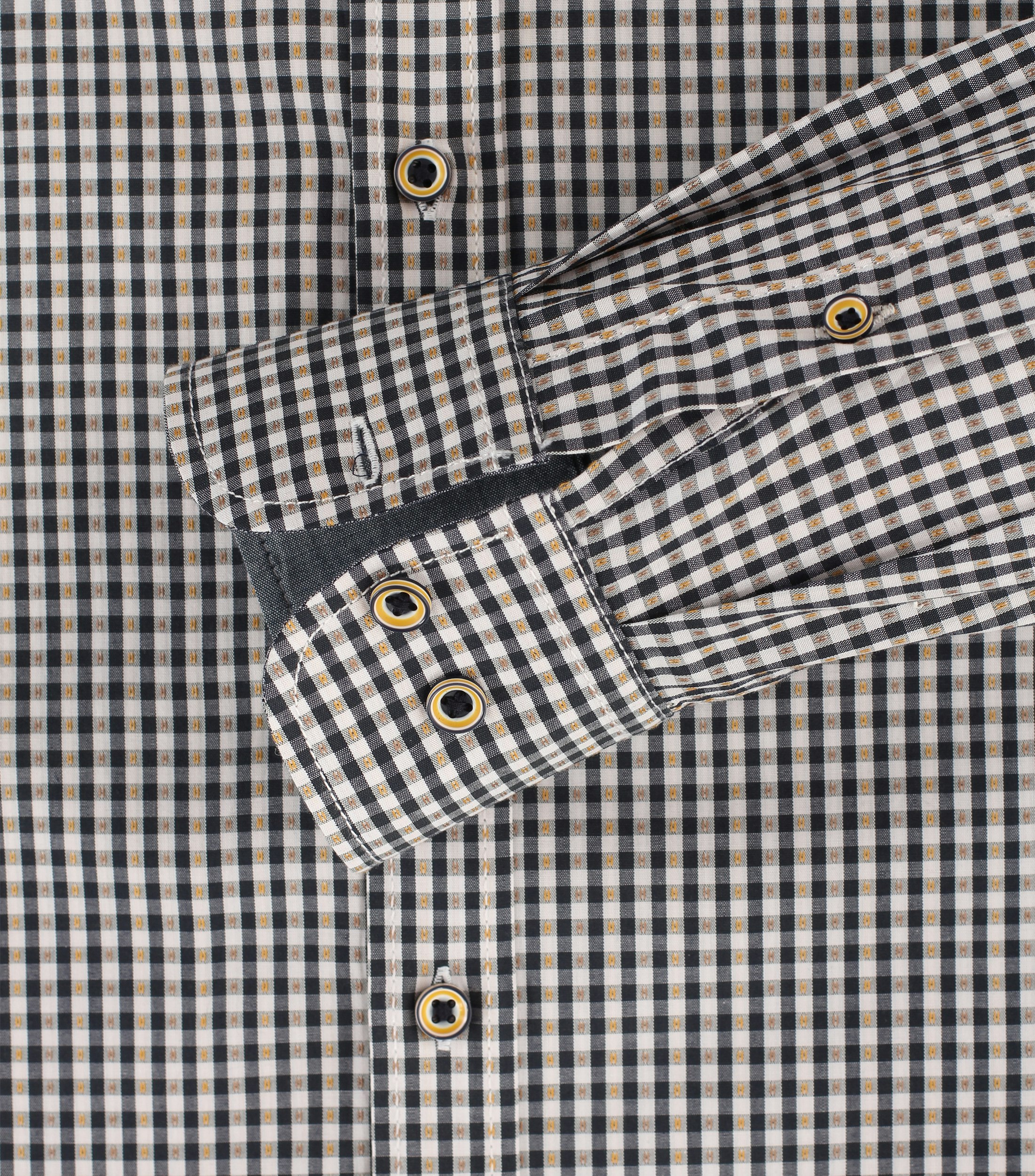 Ein Freizeithemd im kariert Muster in der Farbe Dunkelblau