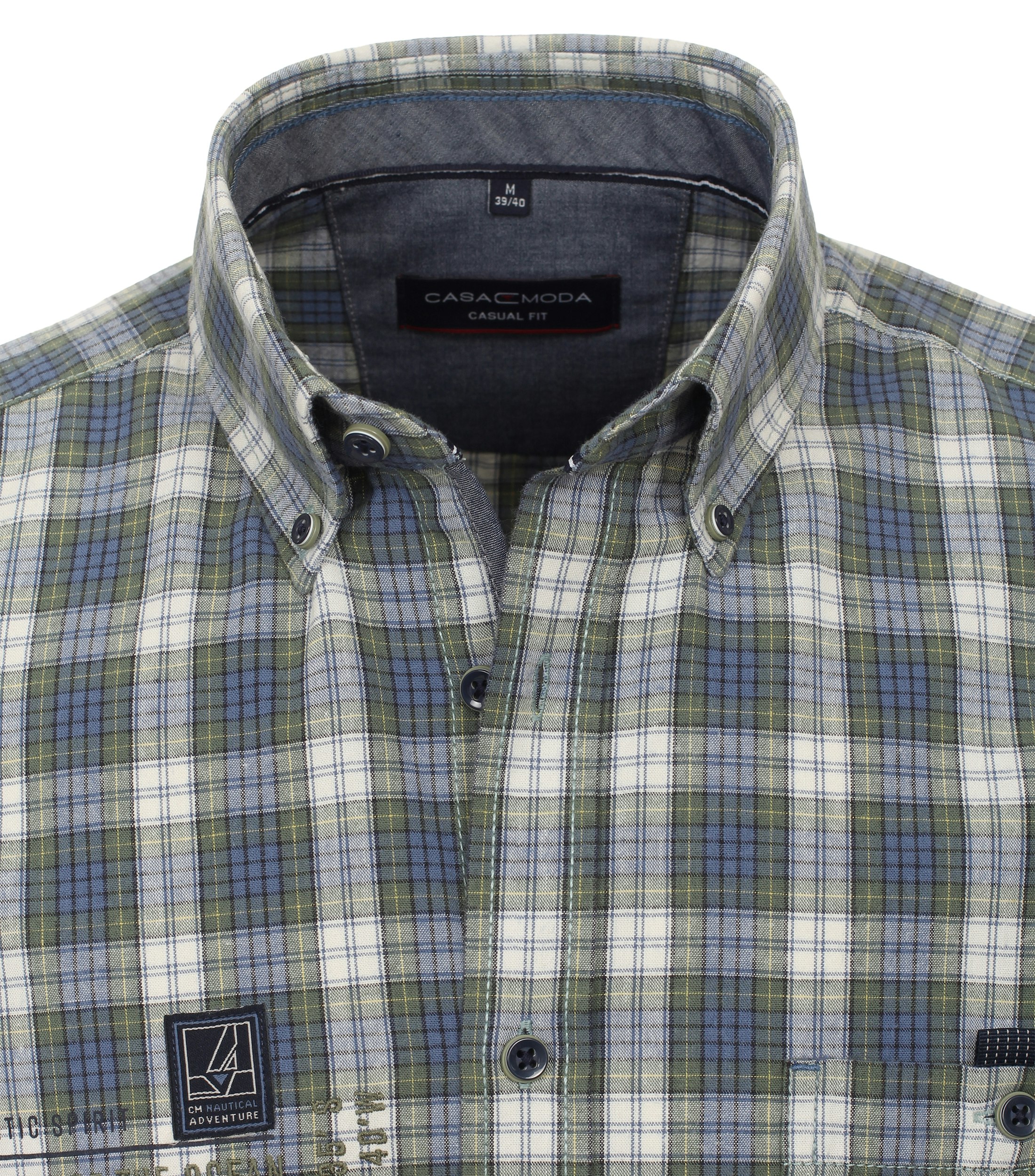 Ein Freizeithemd im kariert Muster in der Farbe Dunkelblau