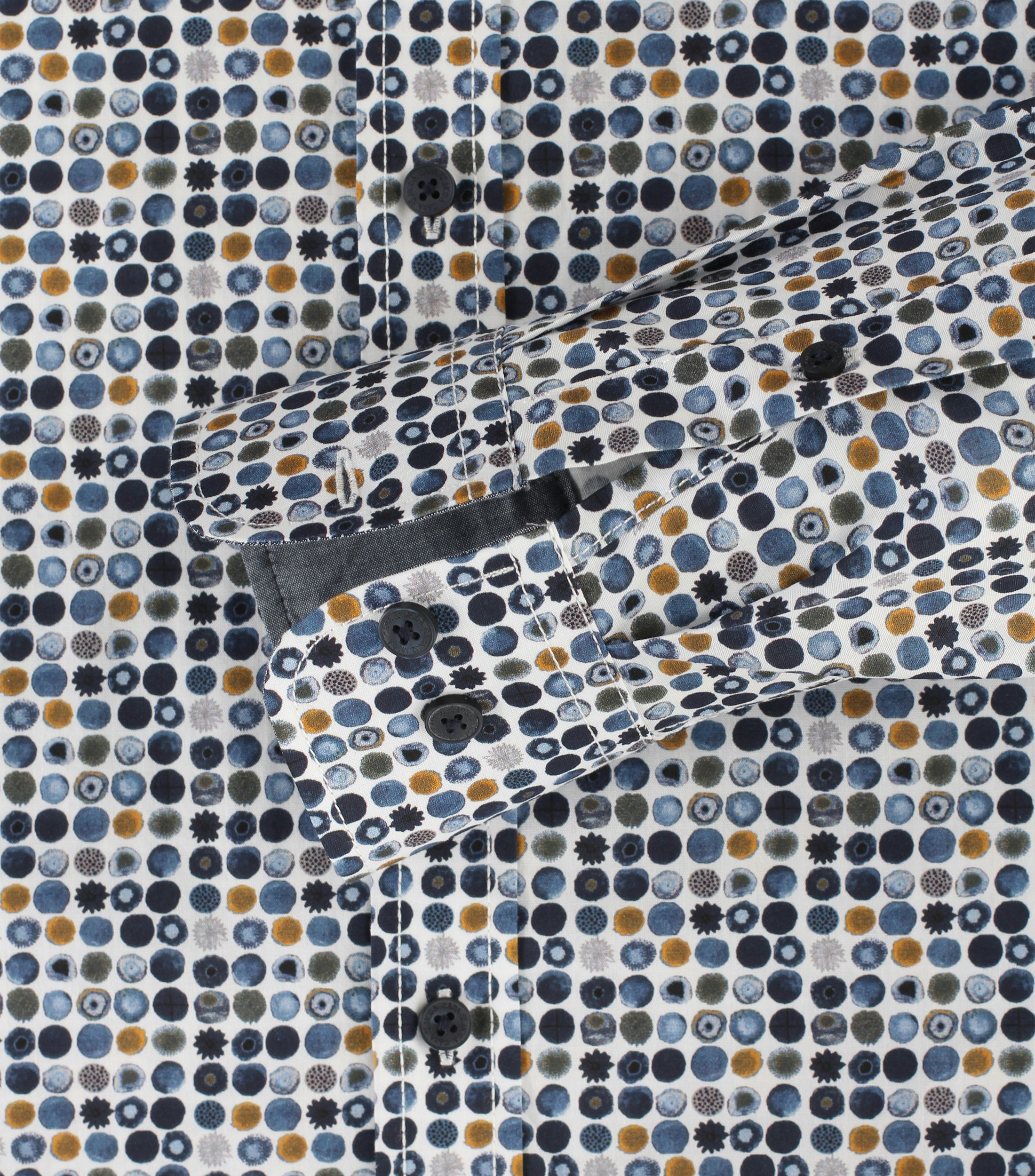 Ein Freizeithemd im Print Muster in der Farbe Mittelblau