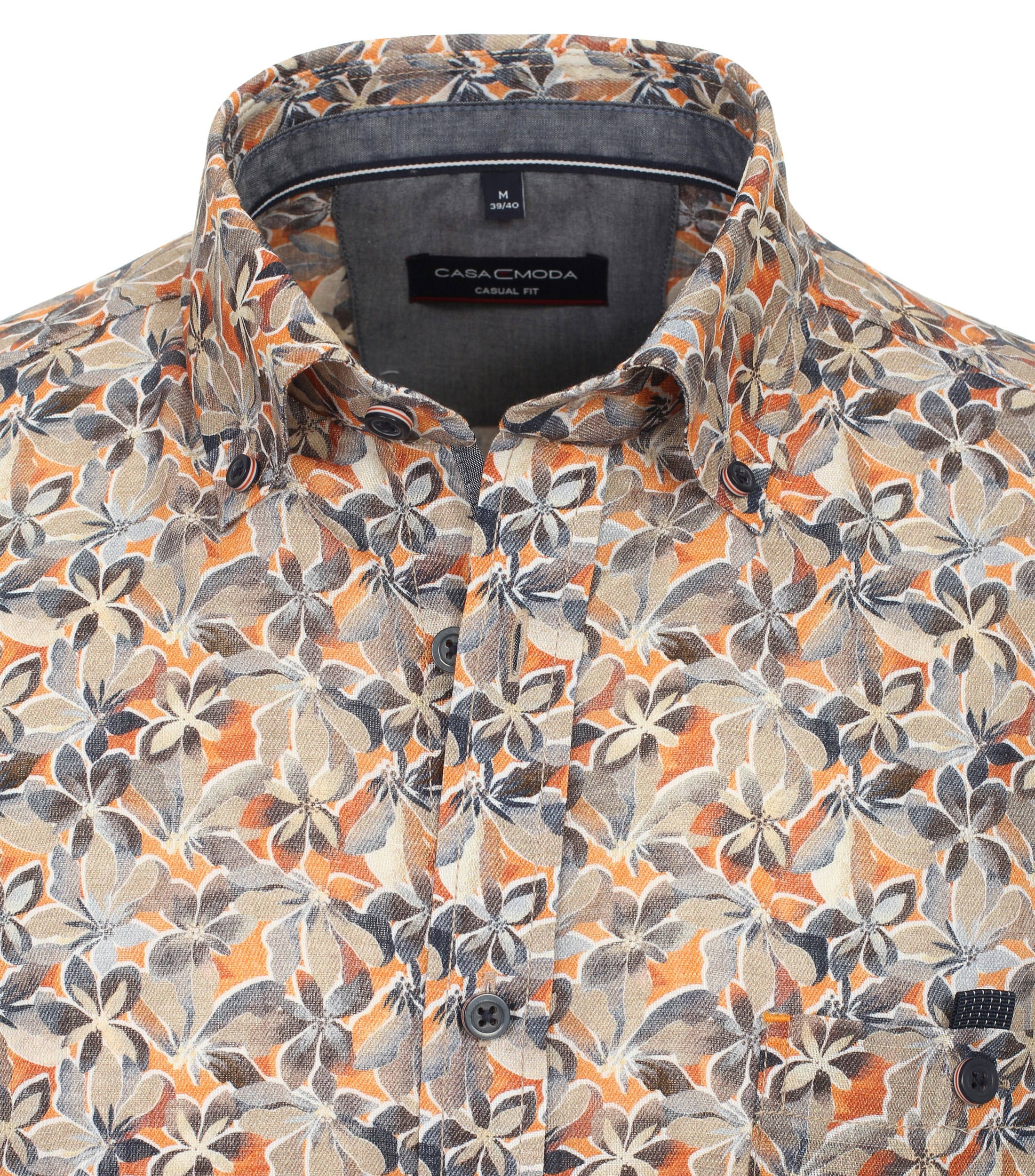 Ein Freizeithemd im Print Muster in der Farbe Orange