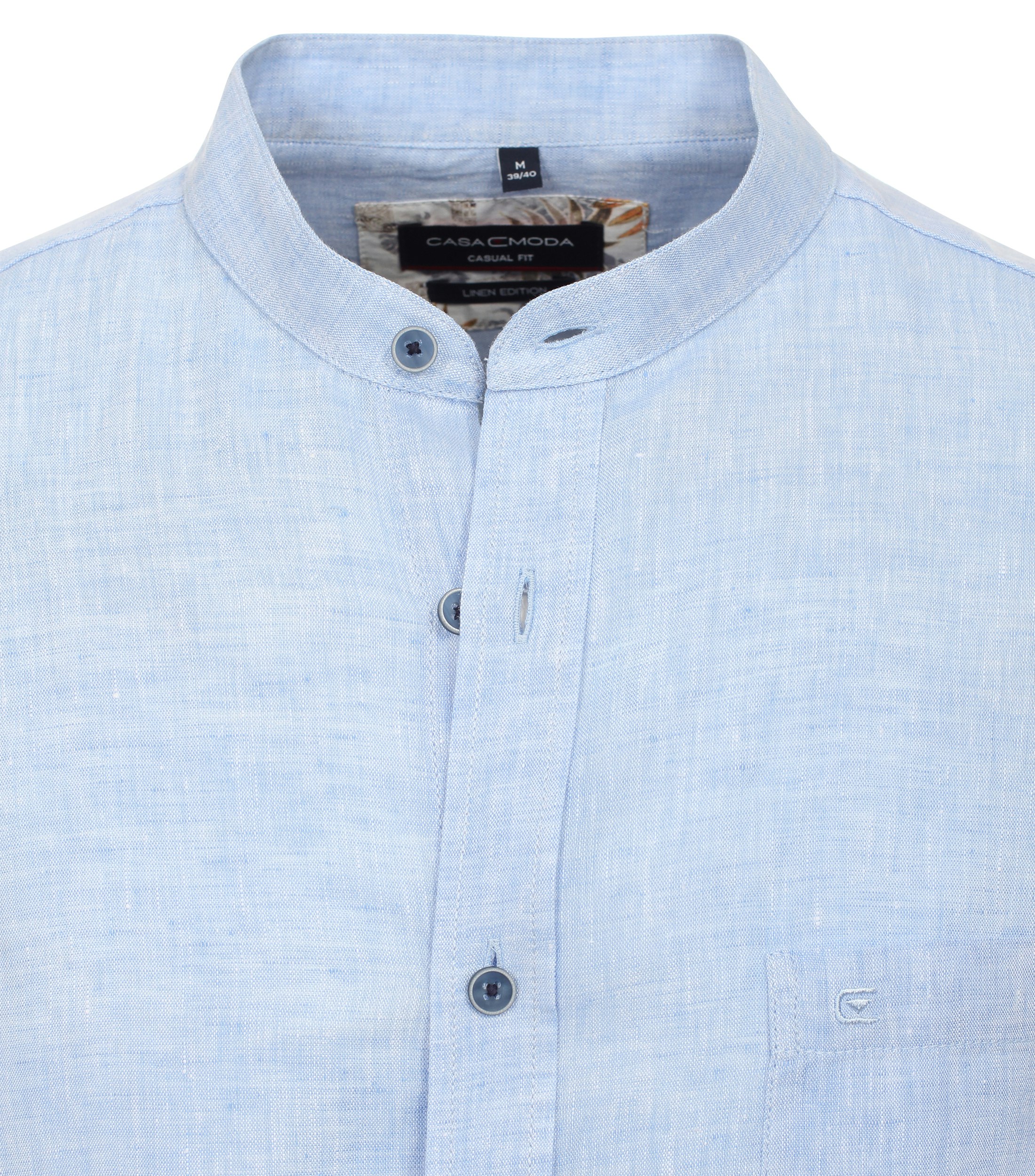 Ein Freizeithemd im uni Muster in der Farbe Hellblau