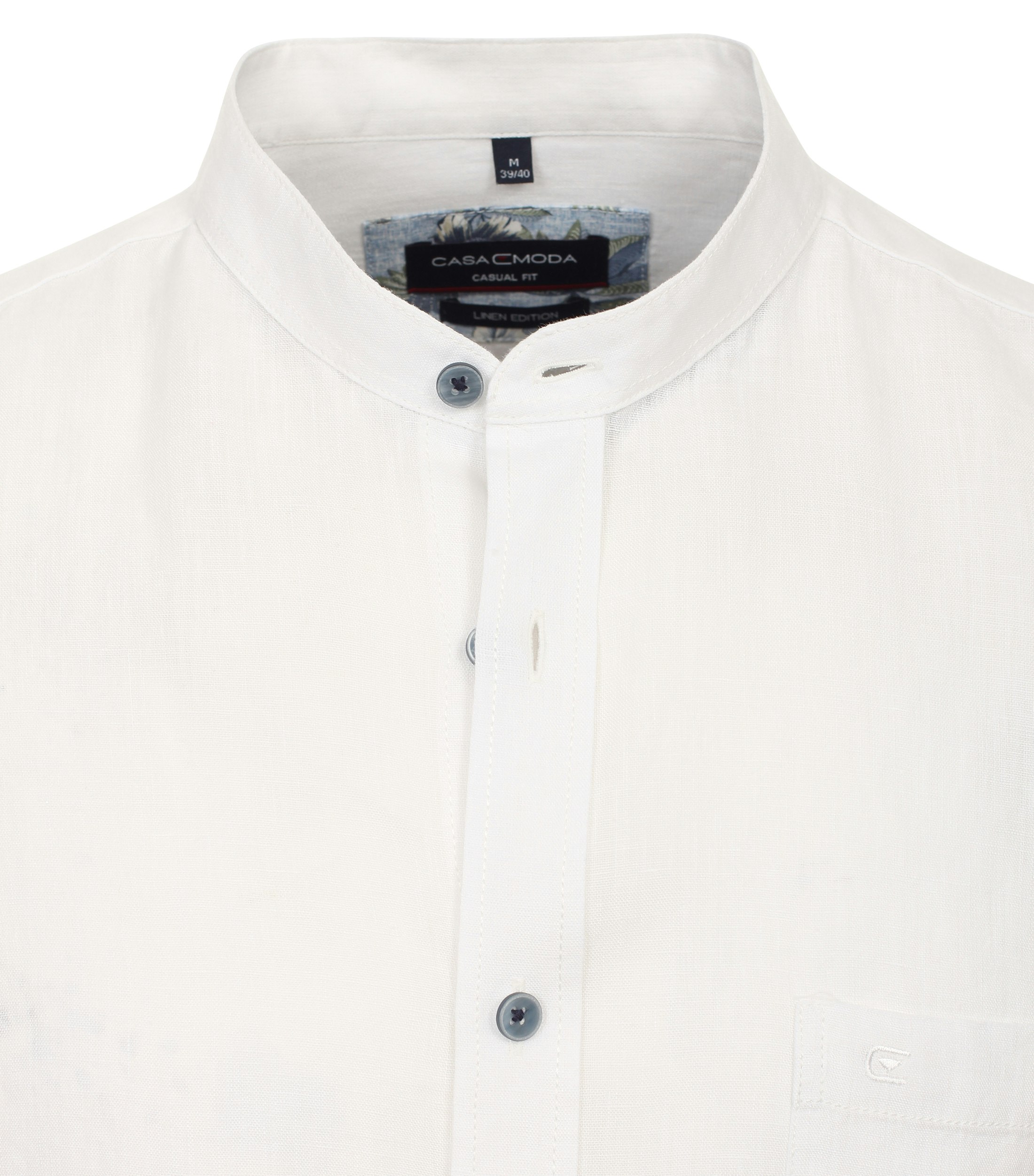 Ein Freizeithemd im uni Muster in der Farbe Weiß