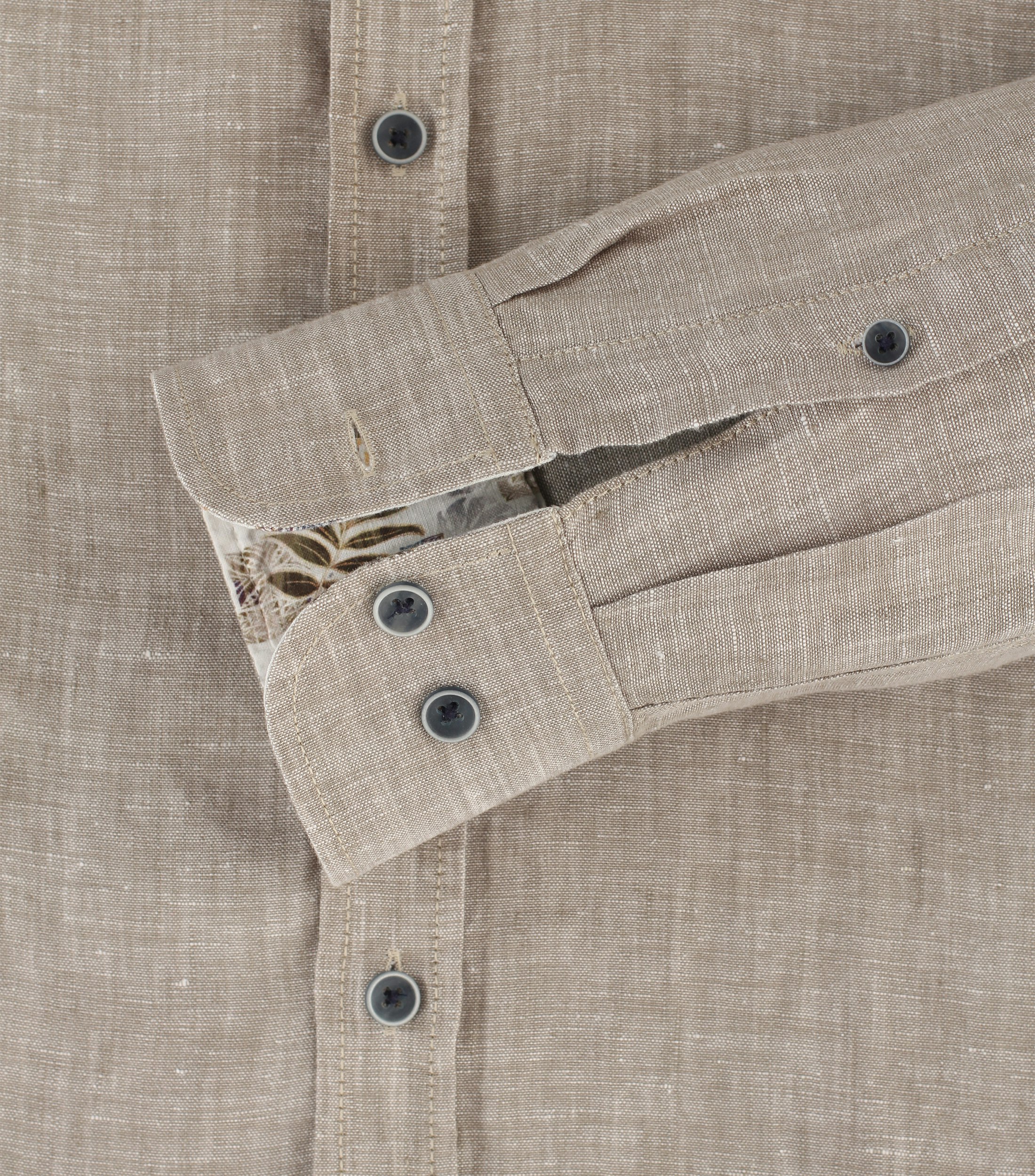 Ein Freizeithemd im uni Muster in der Farbe Beige