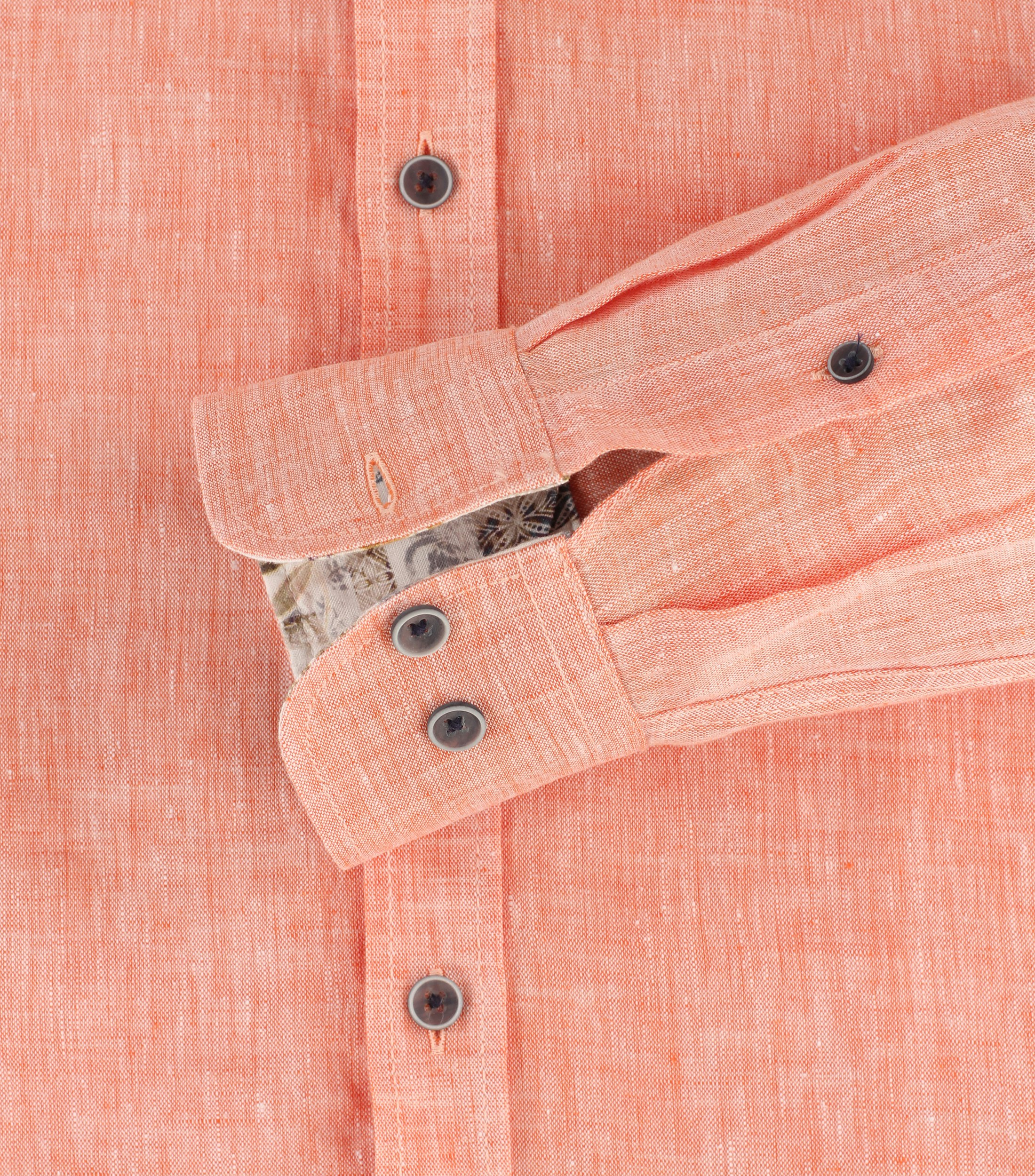 Ein Freizeithemd im uni Muster in der Farbe Orange