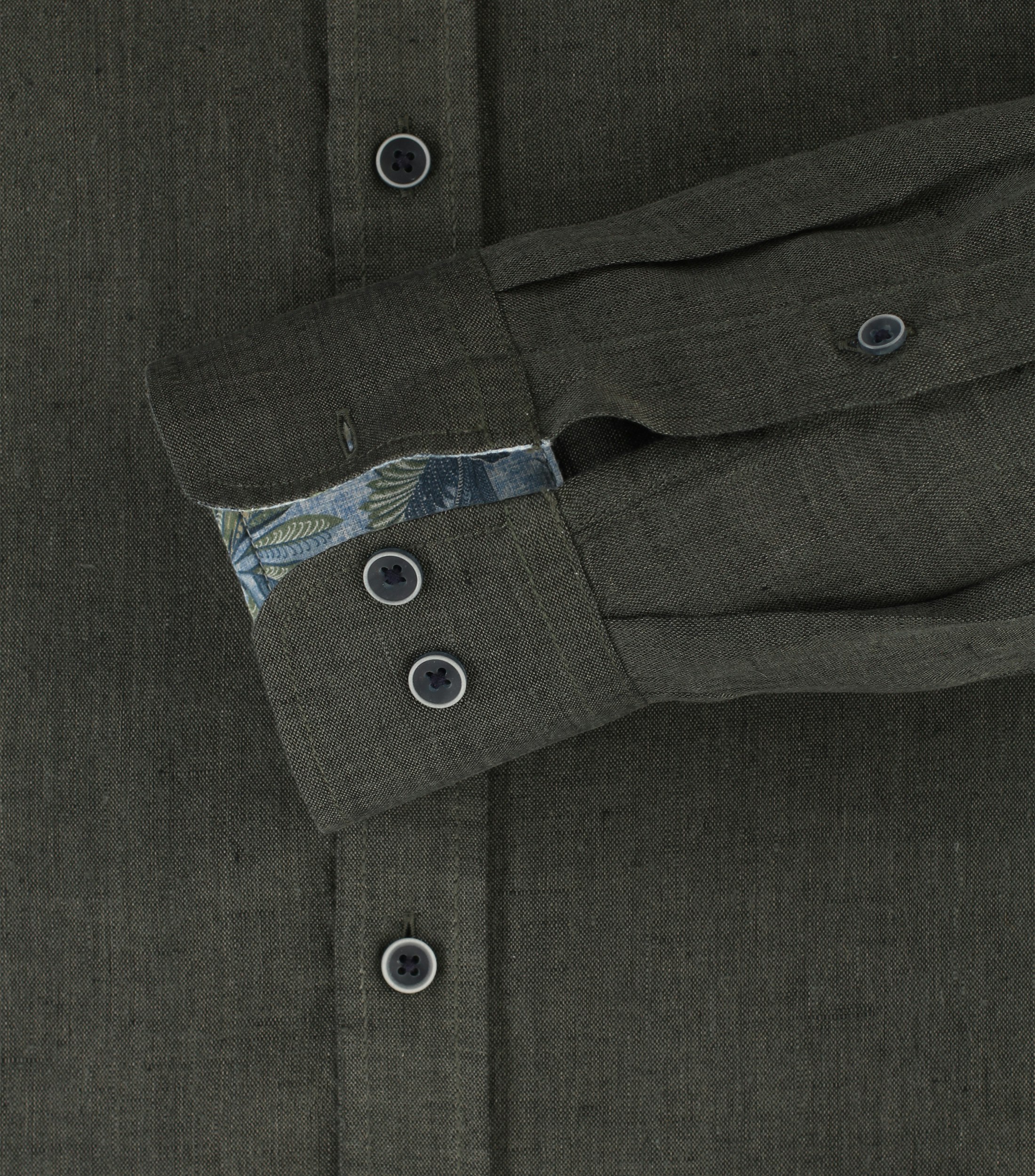 Ein Freizeithemd im uni Muster in der Farbe Dunkelgrün