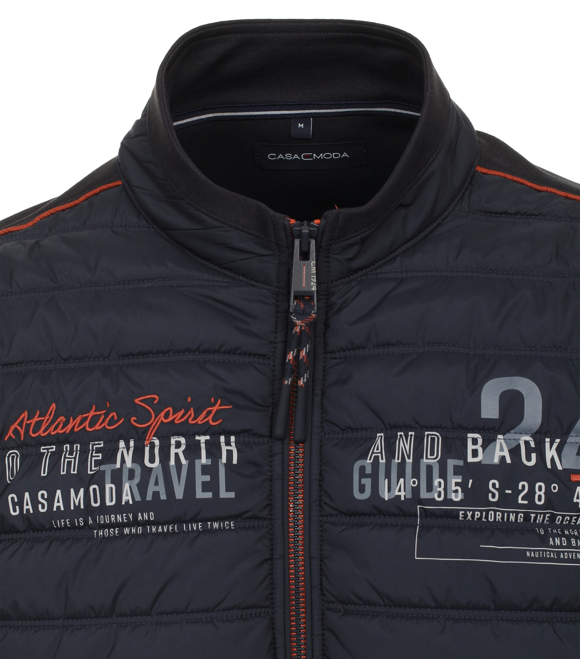 Ein Sweatjacke im uni Muster in der Farbe Dunkelblau