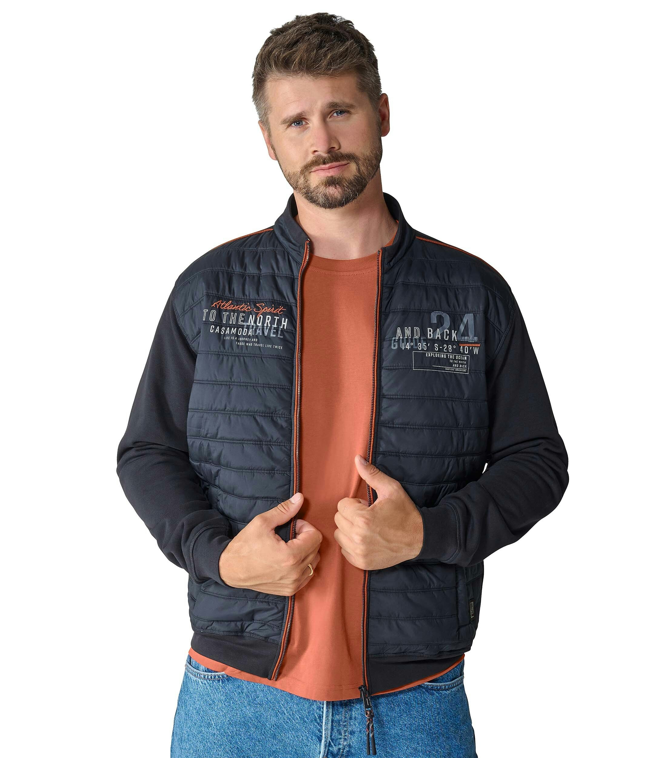 Ein Sweatjacke im uni Muster in der Farbe Dunkelblau