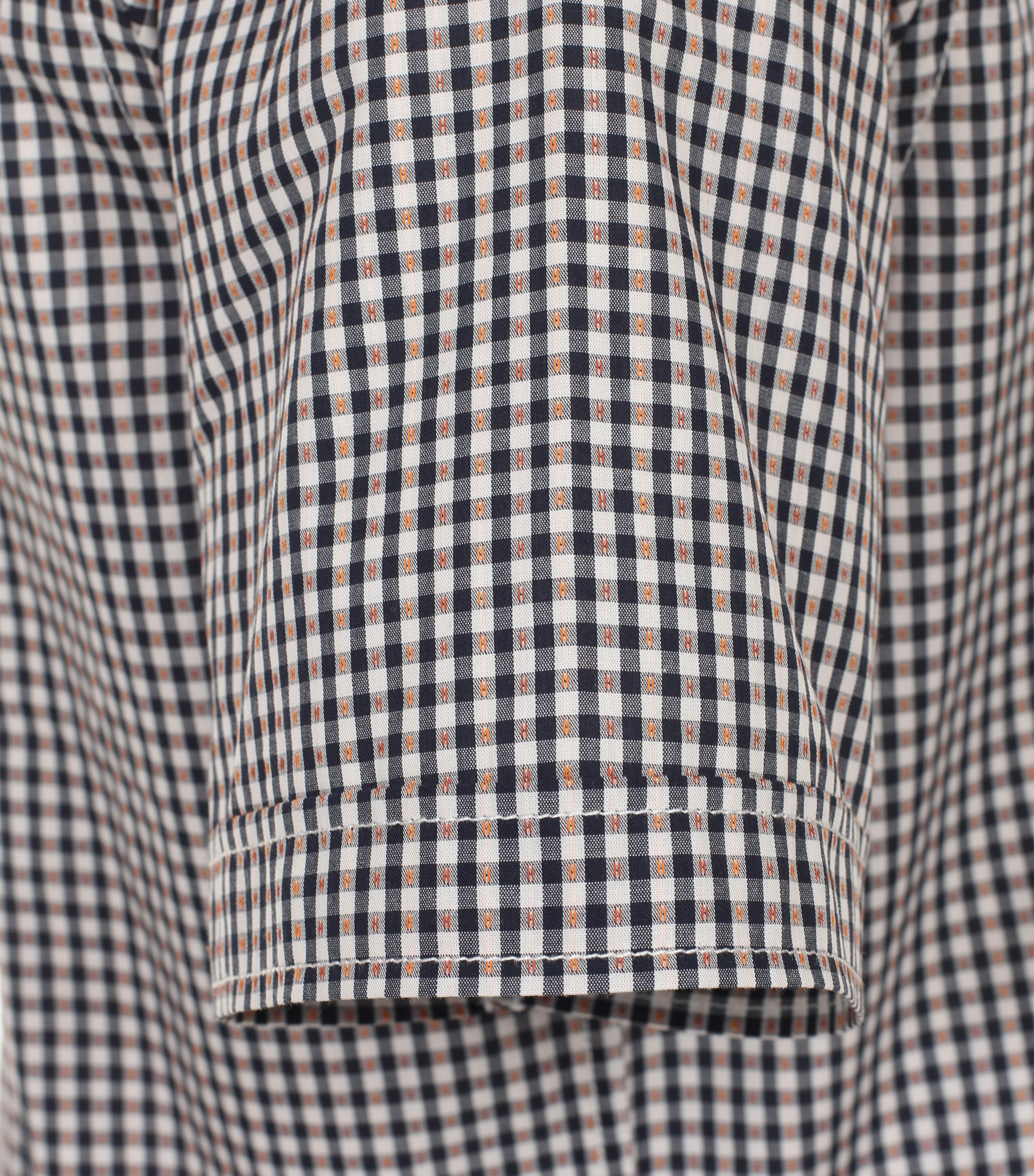 Ein Freizeithemd im kariert Muster in der Farbe Dunkelblau