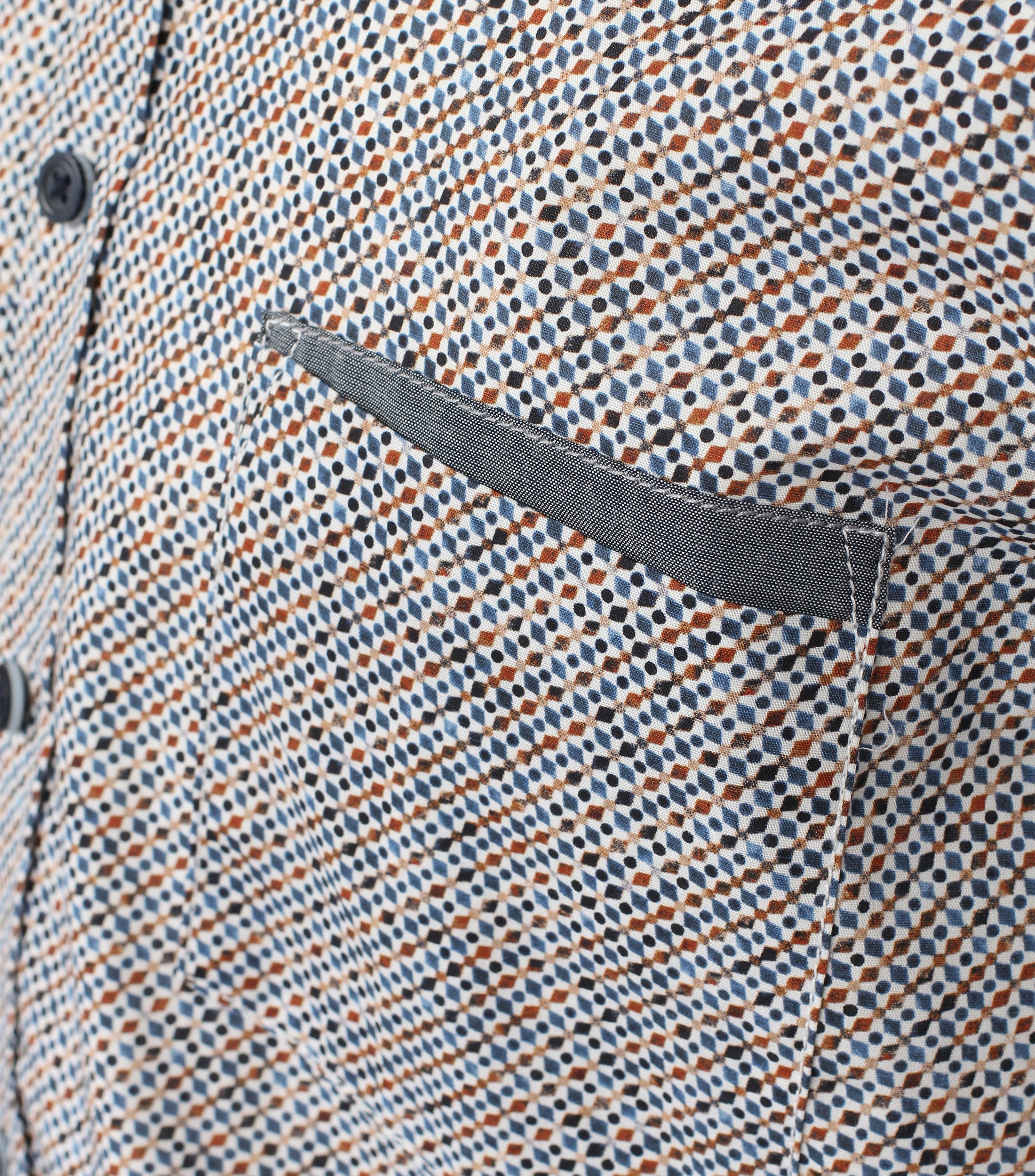 Ein Freizeithemd im Print Muster in der Farbe Mittelblau