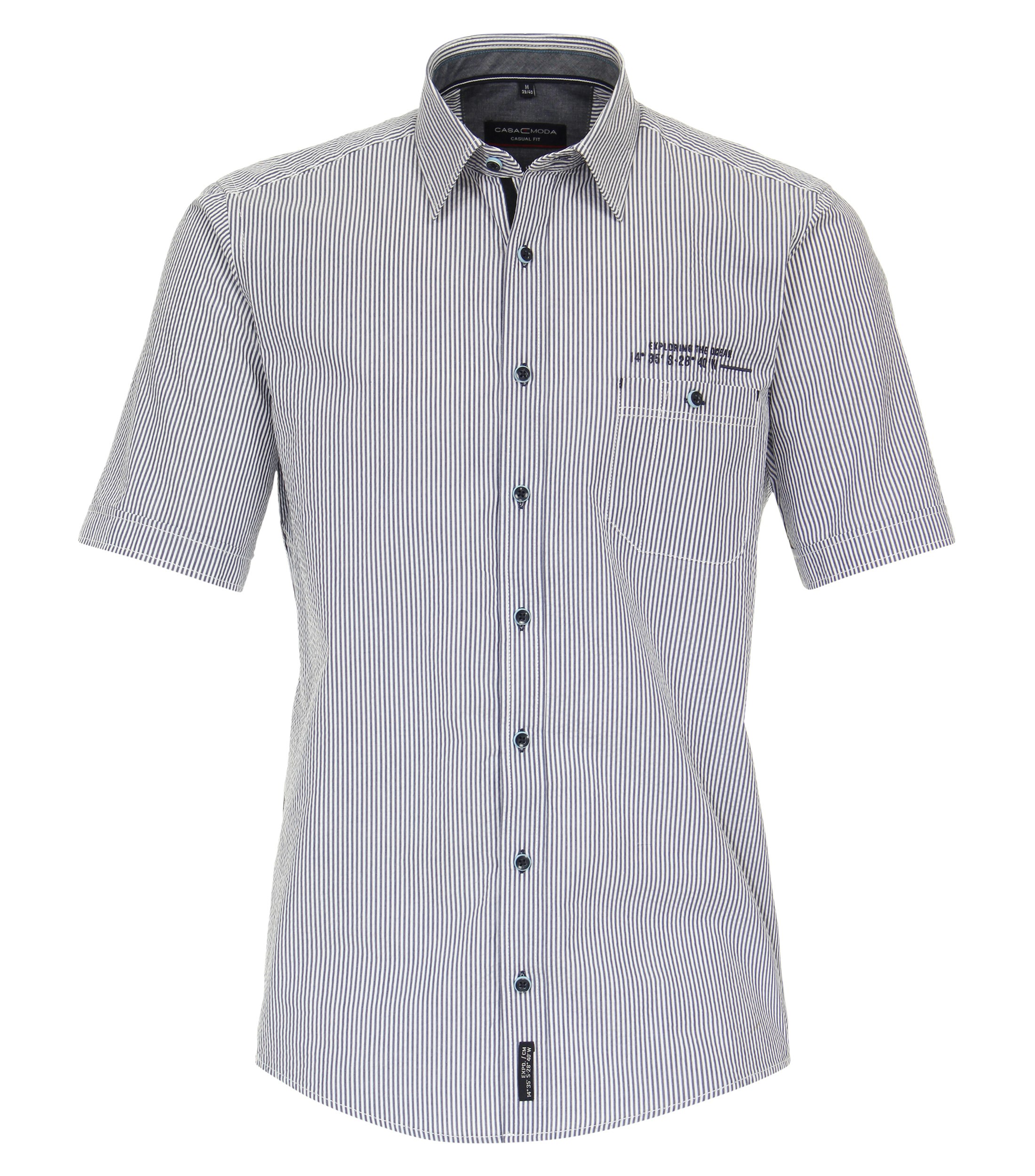 Ein Freizeithemd im gestreift Muster in der Farbe Grau