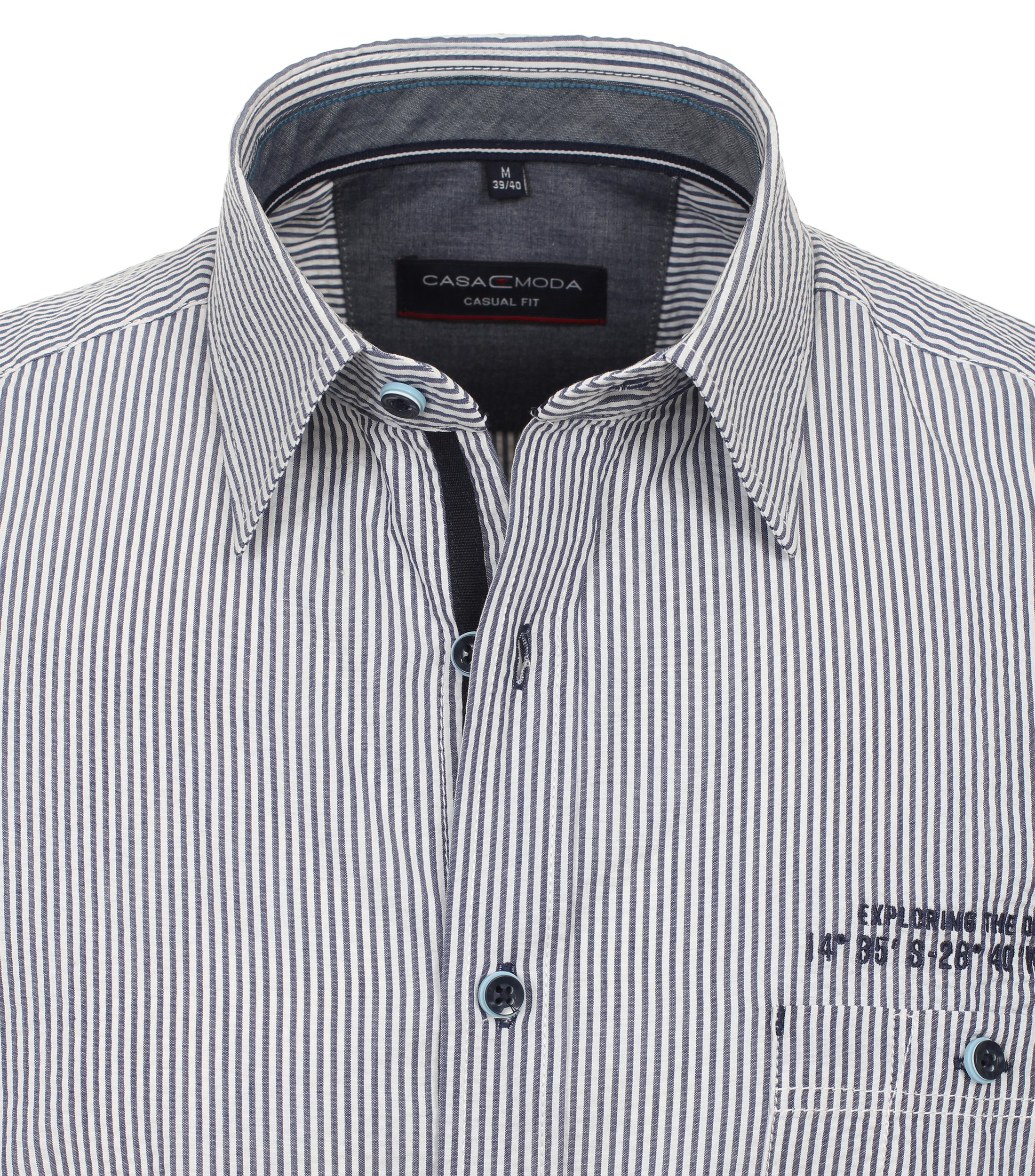 Ein Freizeithemd im gestreift Muster in der Farbe Grau