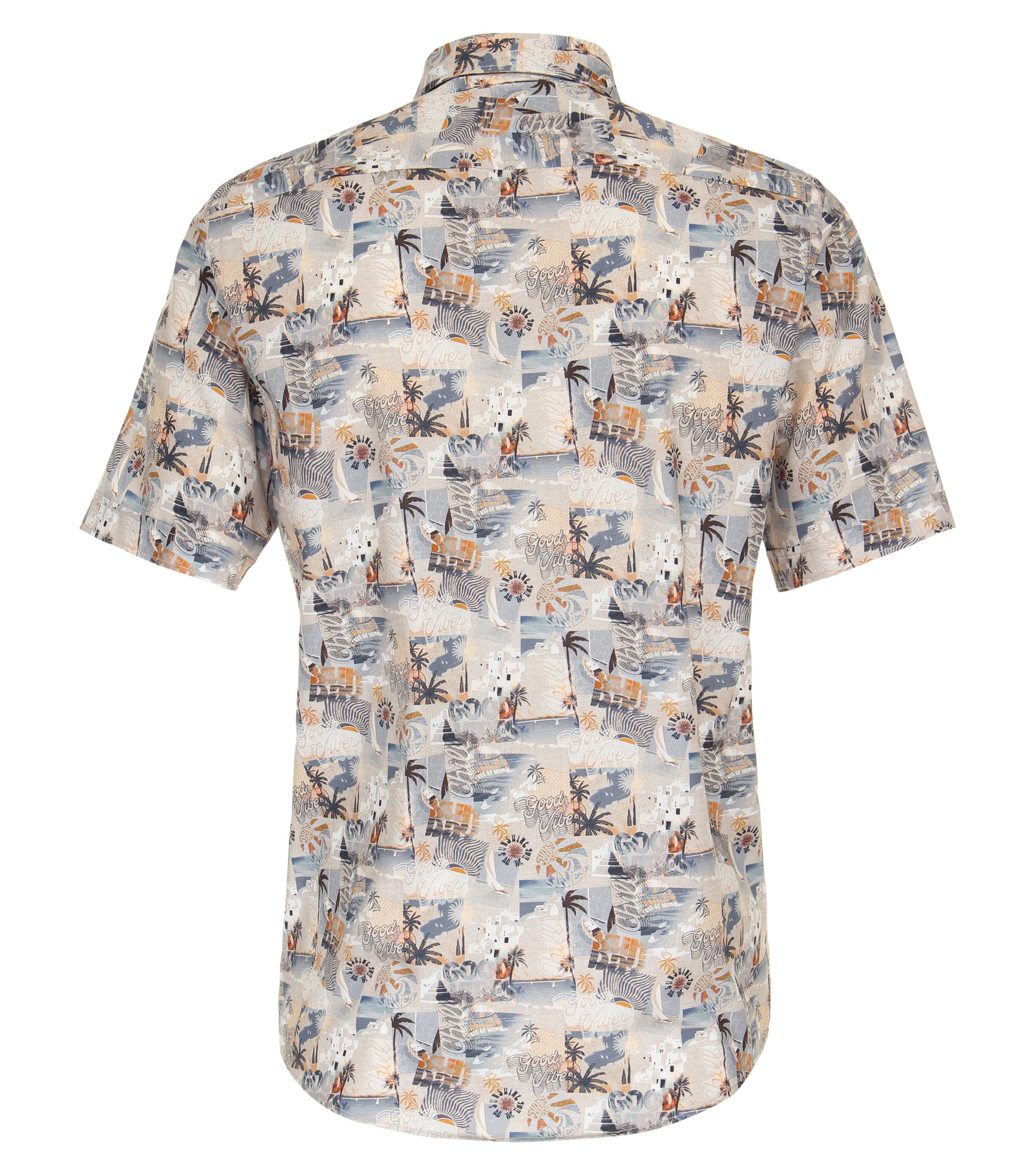 Ein Freizeithemd im Print Muster in der Farbe Orange