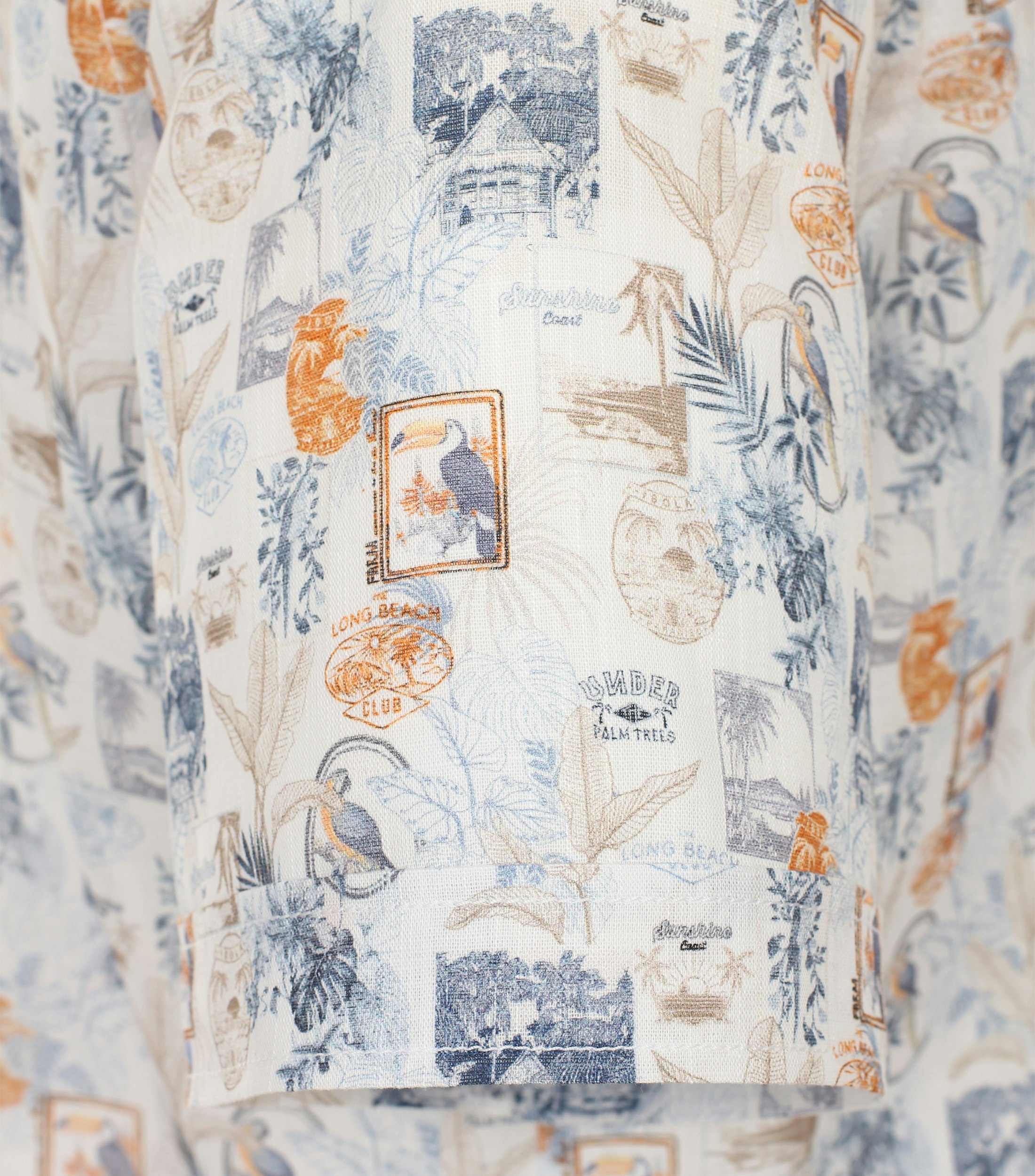 Ein Freizeithemd im Print Muster in der Farbe Mittelblau