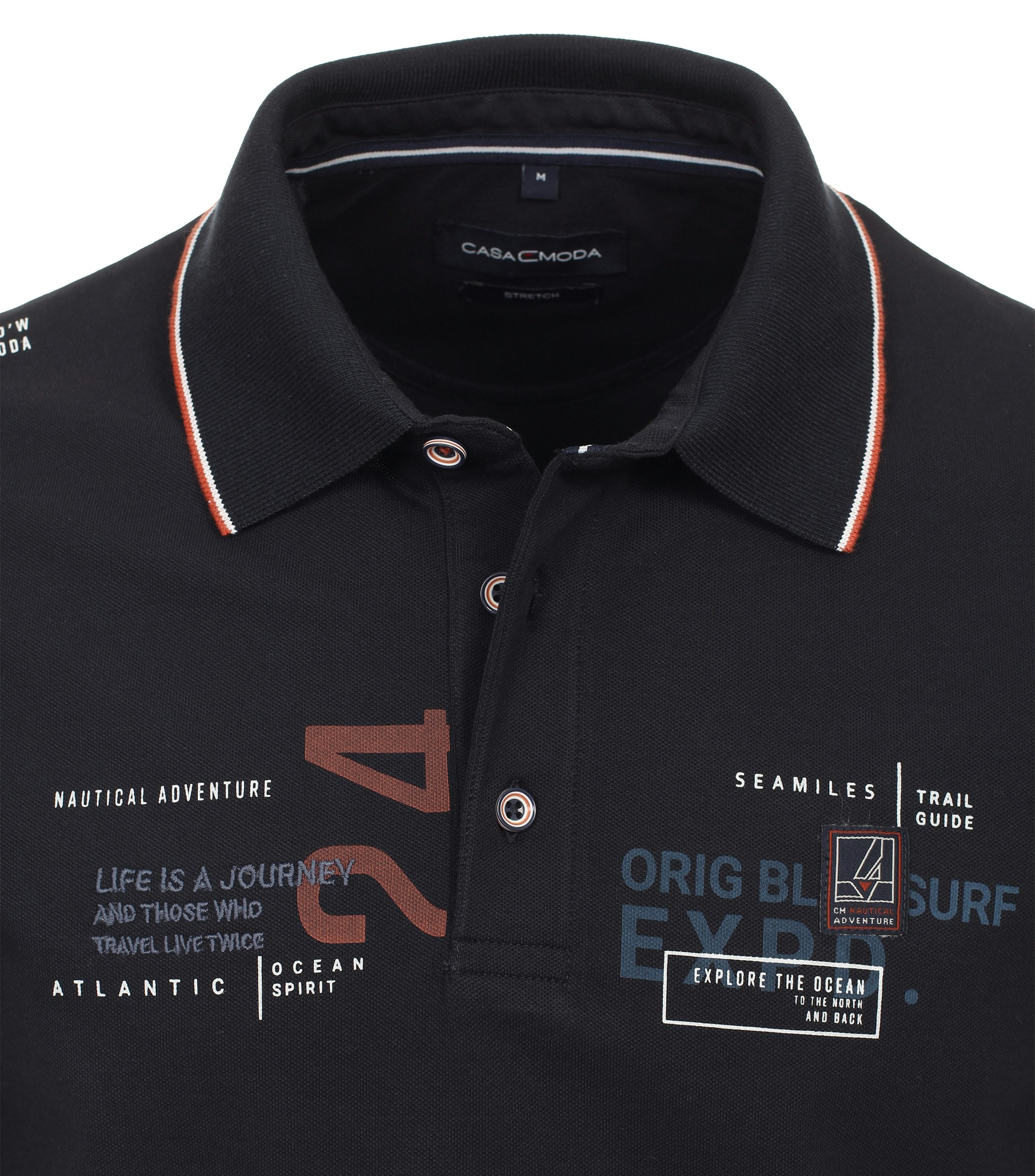 Ein Polo-Shirt im uni Muster in der Farbe Dunkelblau