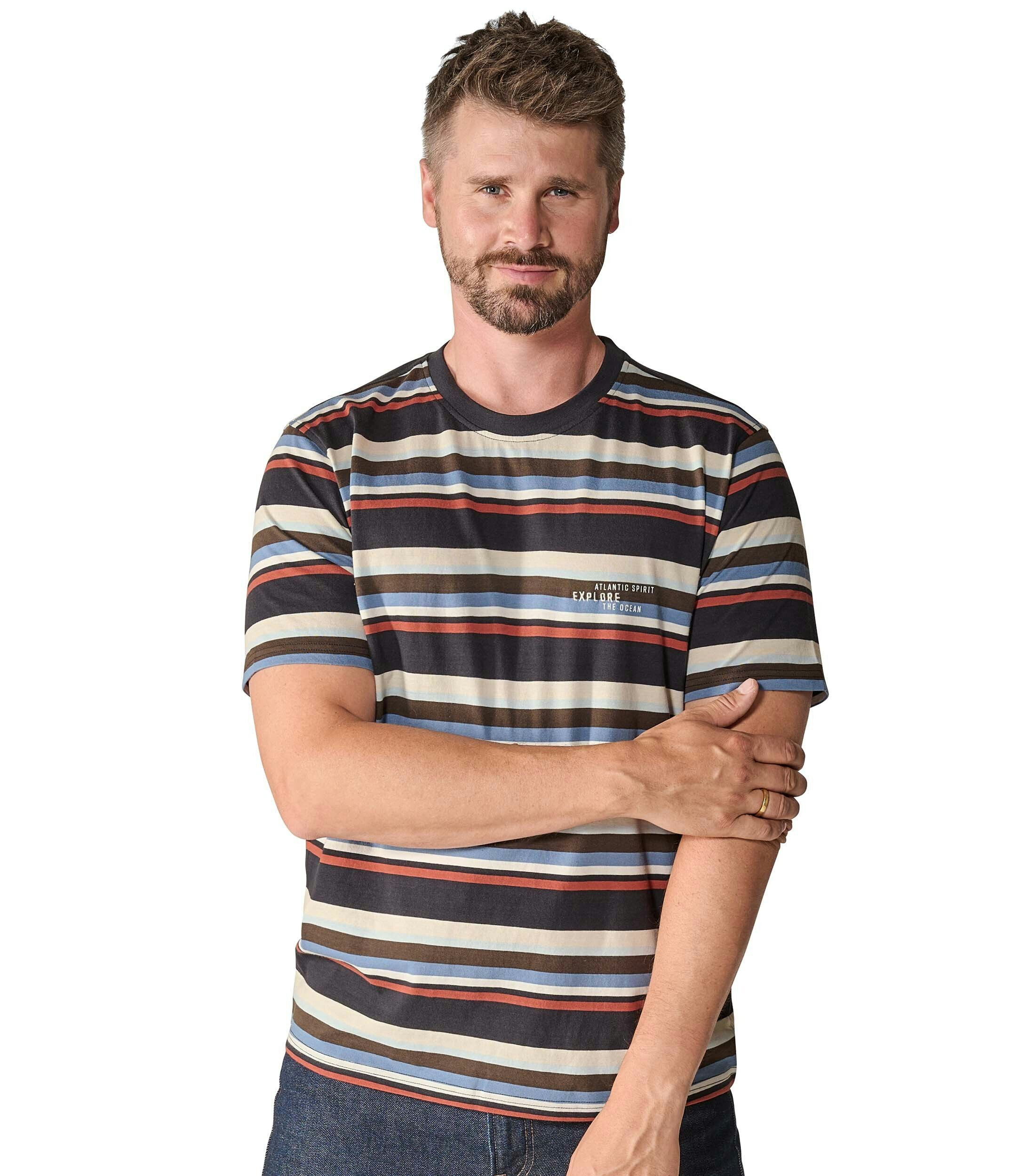 Ein T-Shirt im gestreift Muster in der Farbe Dunkelblau