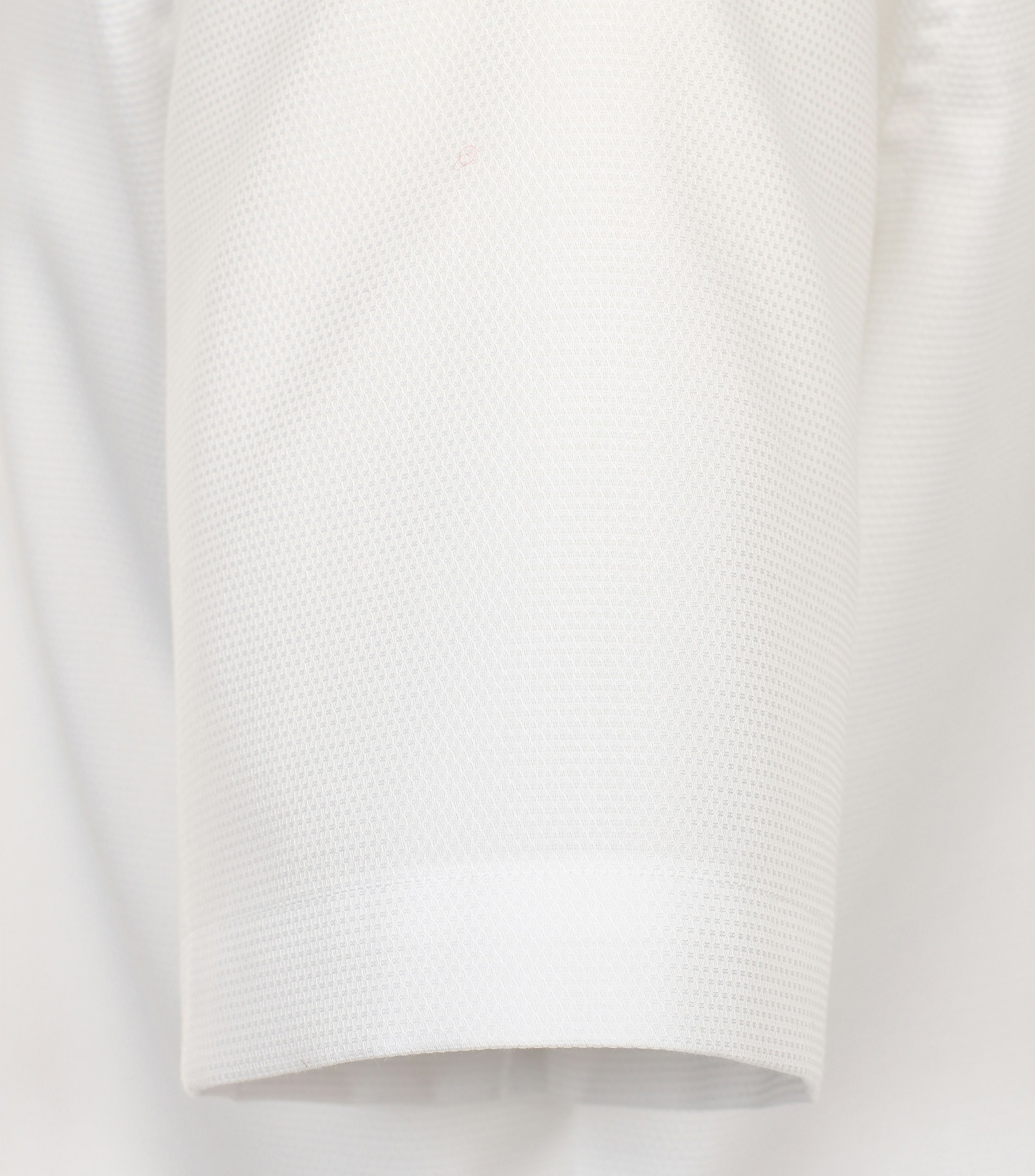 Ein Businesshemd im uni Muster in der Farbe Weiß