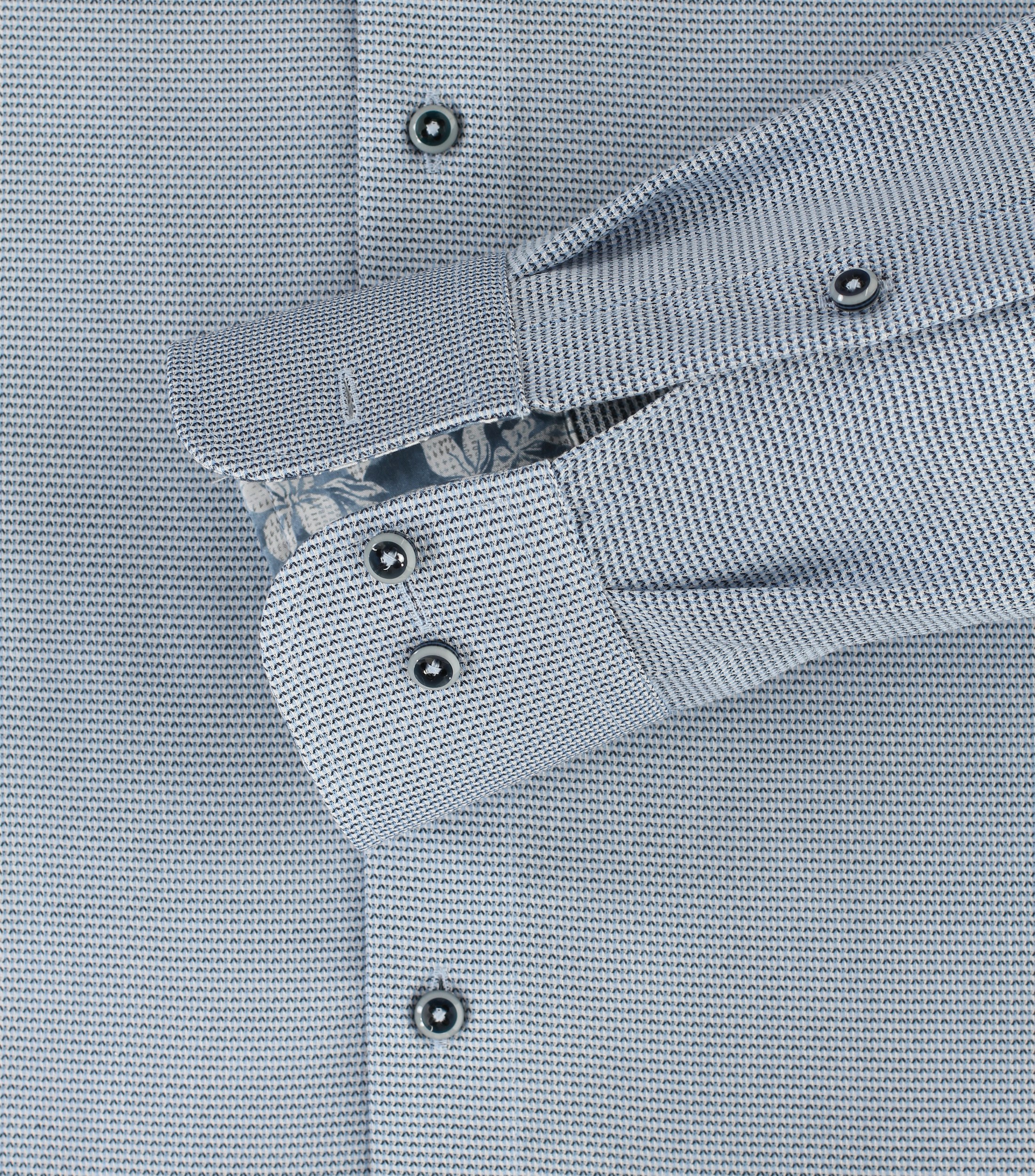 Ein Businesshemd im uni Muster in der Farbe Hellblau