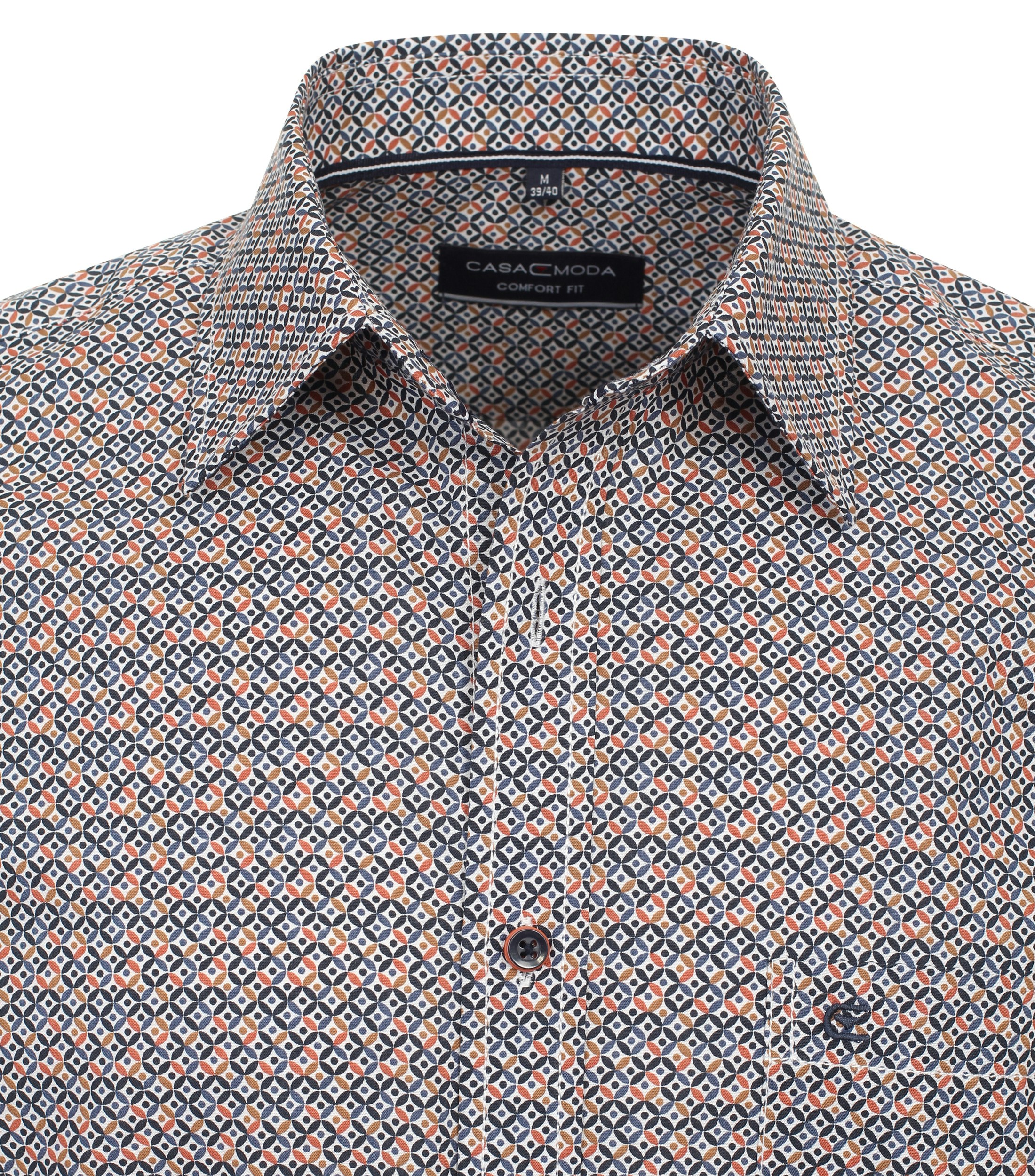 Ein Freizeithemd im Print Muster in der Farbe Orange