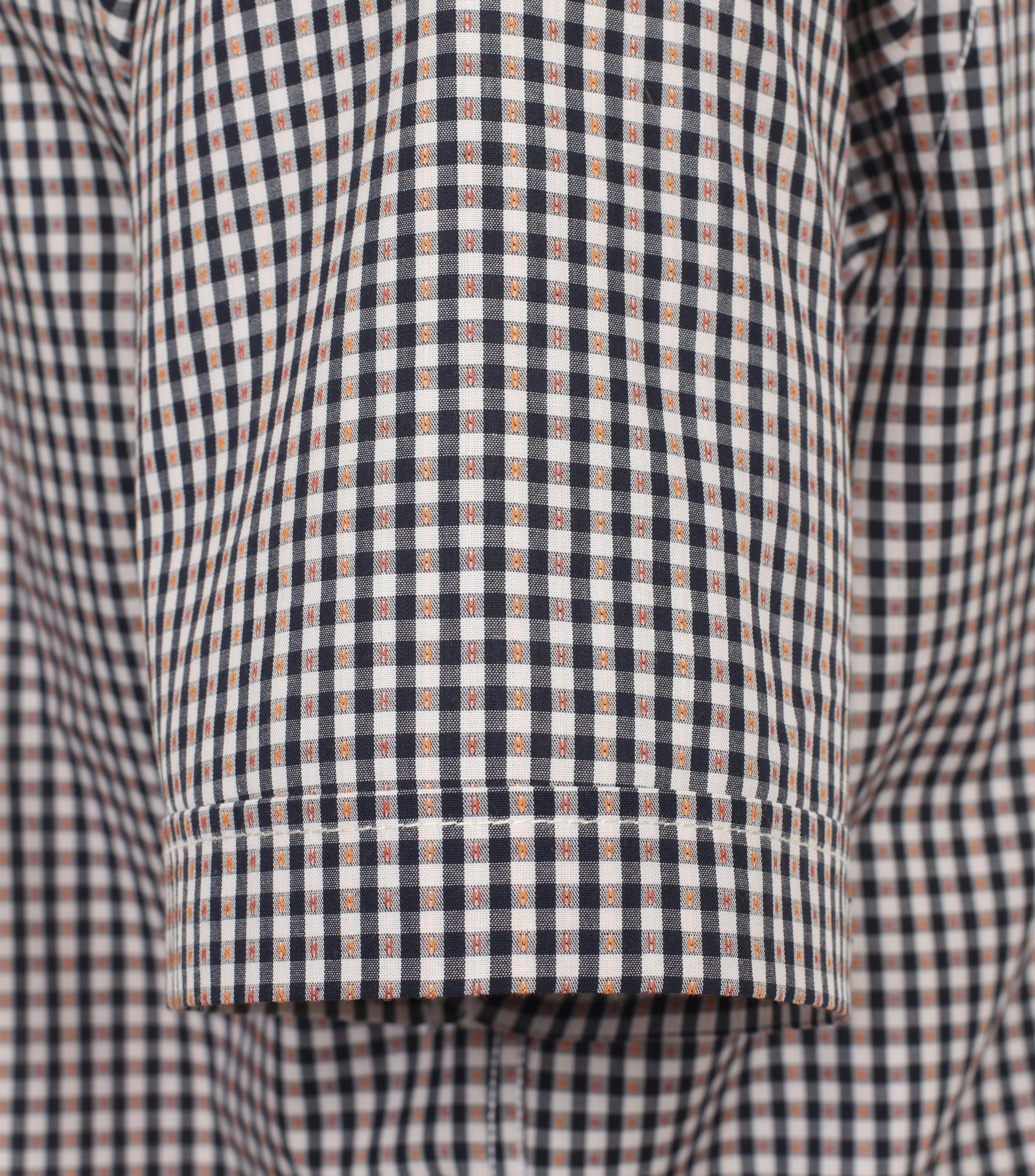 Ein Freizeithemd im kariert Muster in der Farbe Dunkelblau