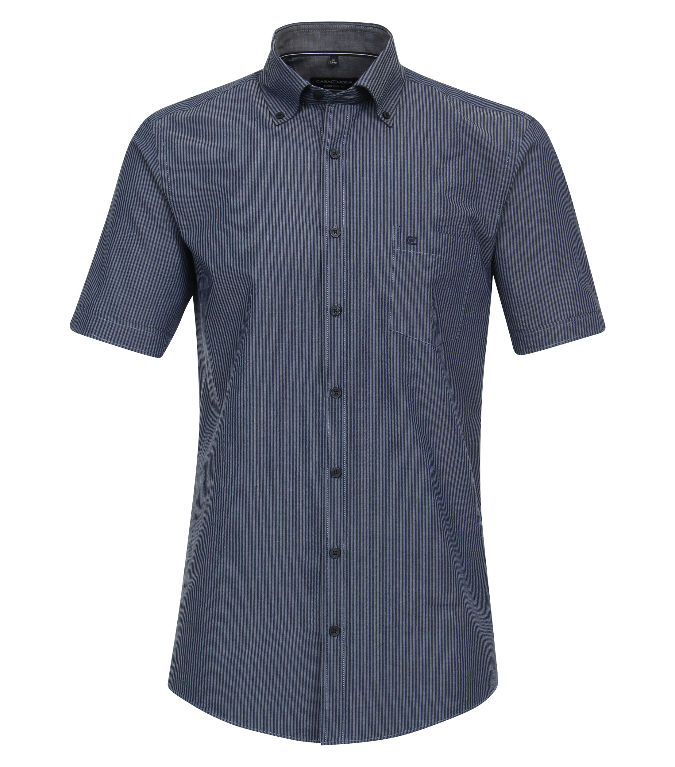 Ein Freizeithemd im gestreift Muster in der Farbe Mittelblau