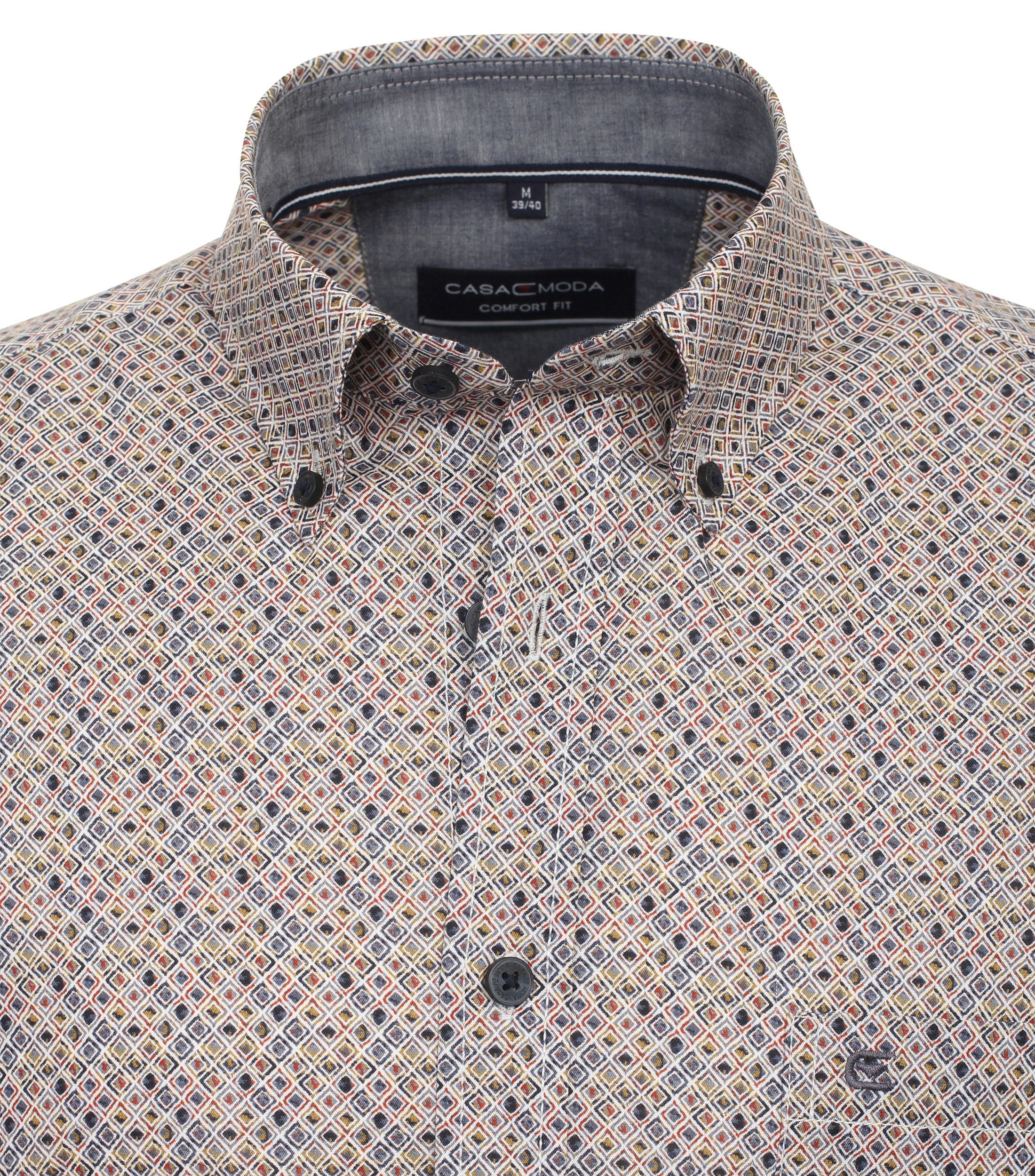 Ein Freizeithemd im Print Muster in der Farbe Braun