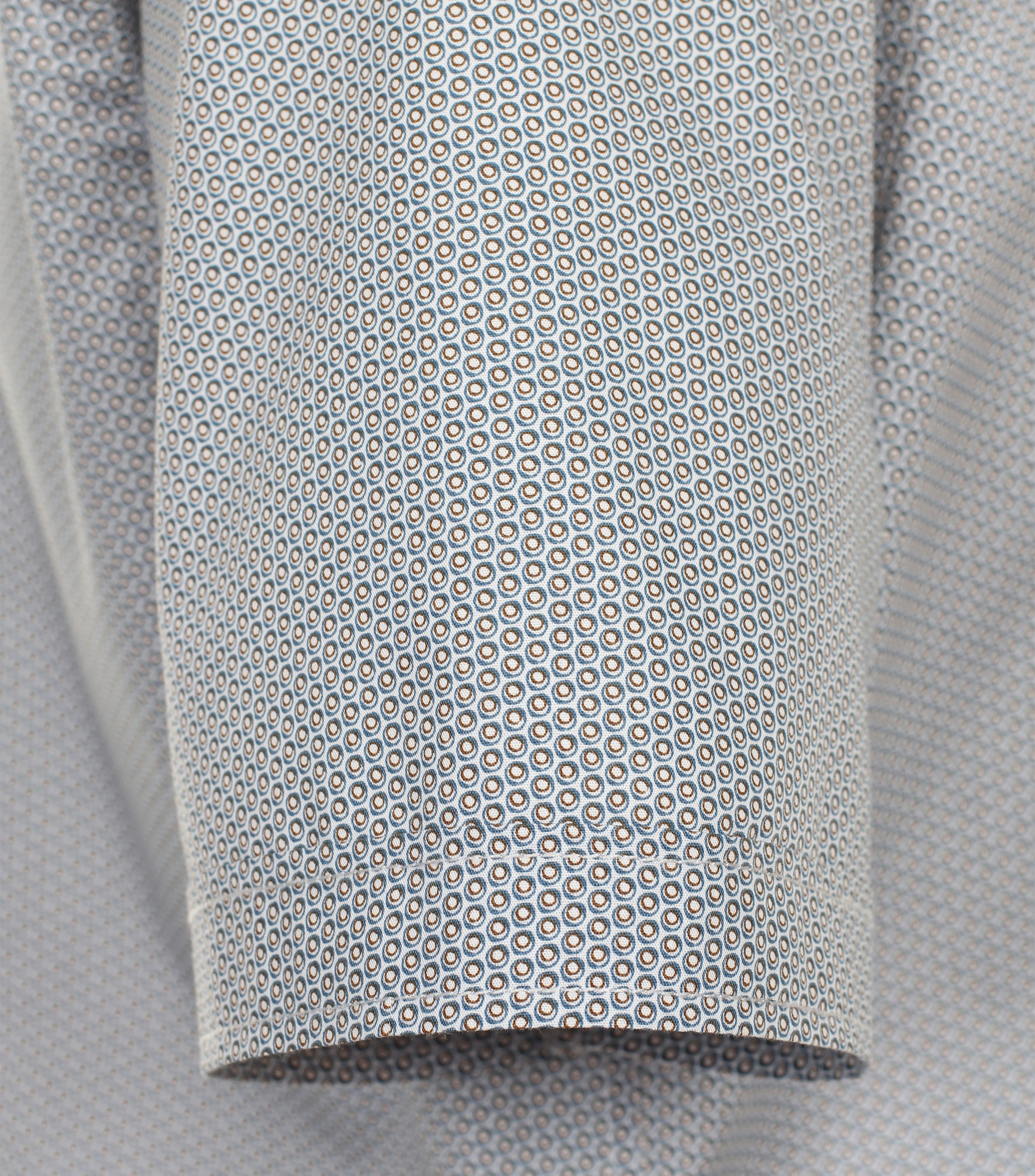 Ein Freizeithemd im Print Muster in der Farbe Gelb