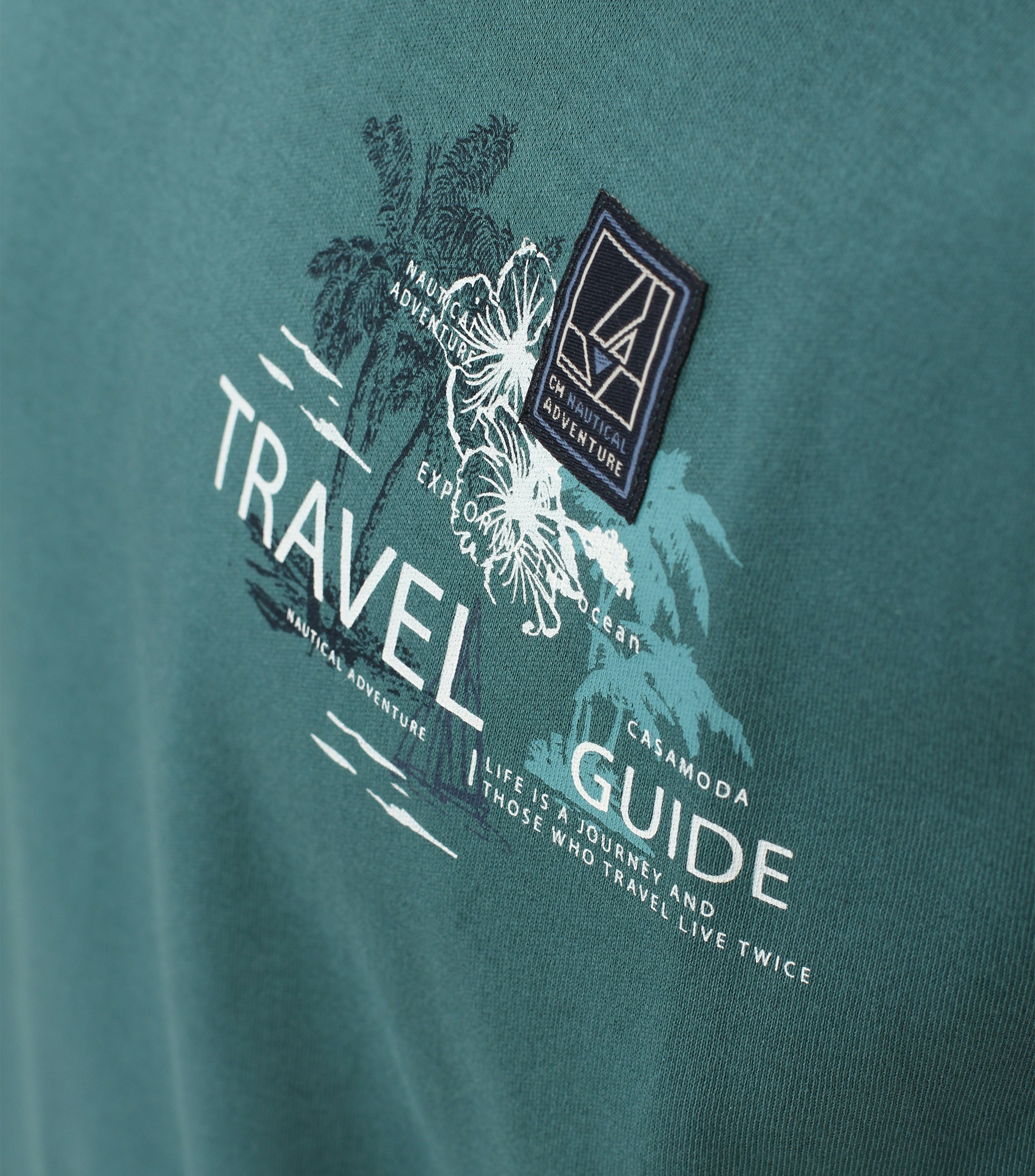 Ein T-Shirt im uni Muster in der Farbe Türkis