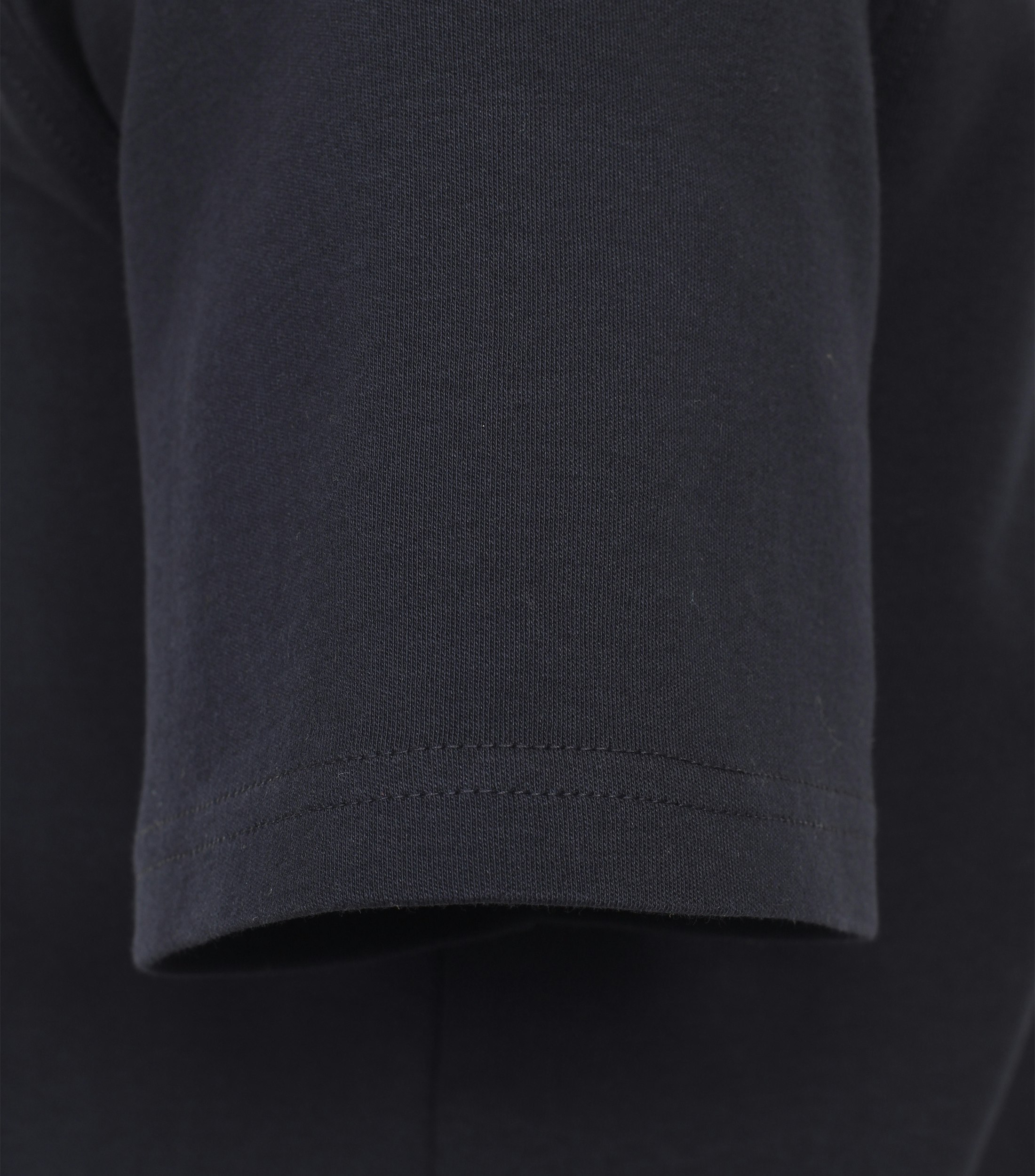 Ein T-Shirt im uni Muster in der Farbe Dunkelblau