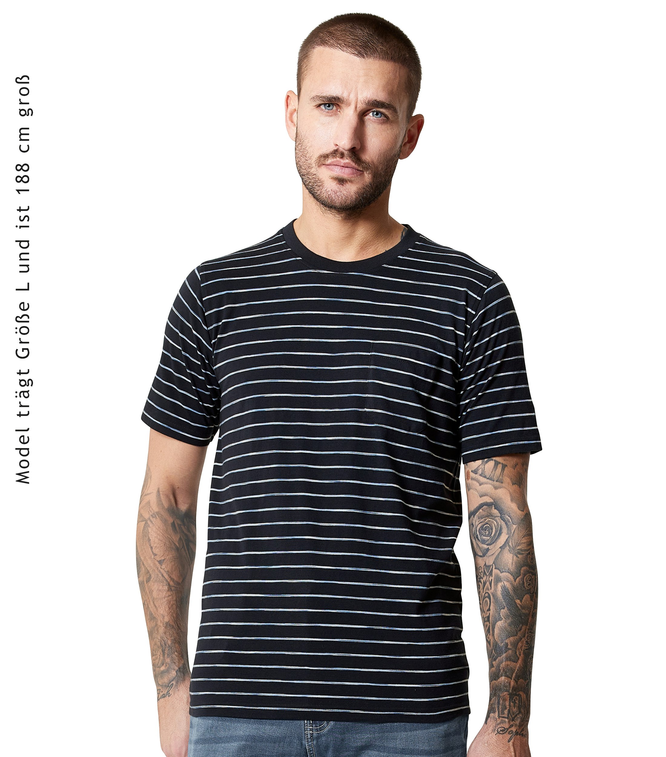 Ein T-Shirt im gestreift Muster in der Farbe Dunkelblau