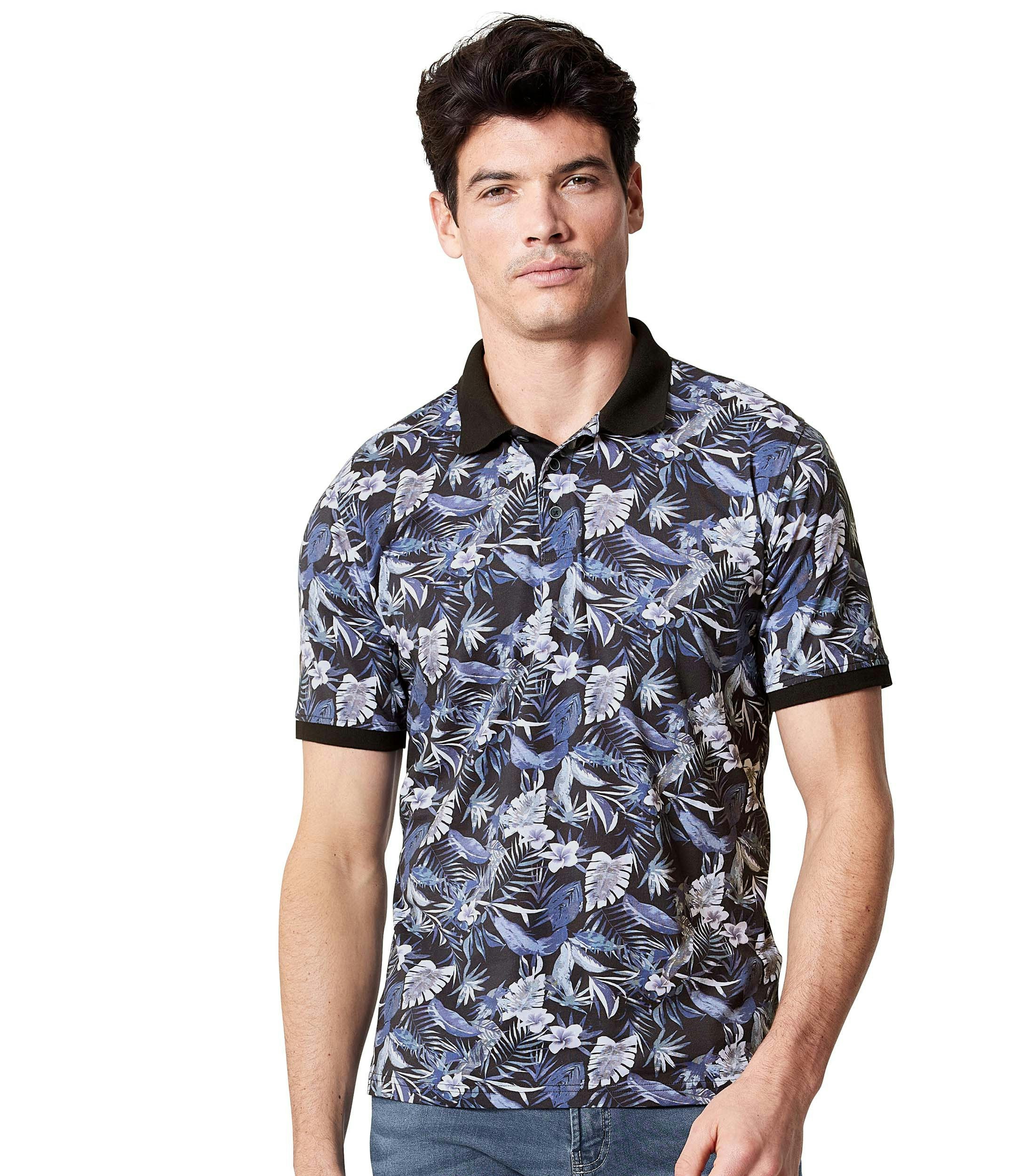 Ein Polo-Shirt im Print Muster in der Farbe Dunkelblau