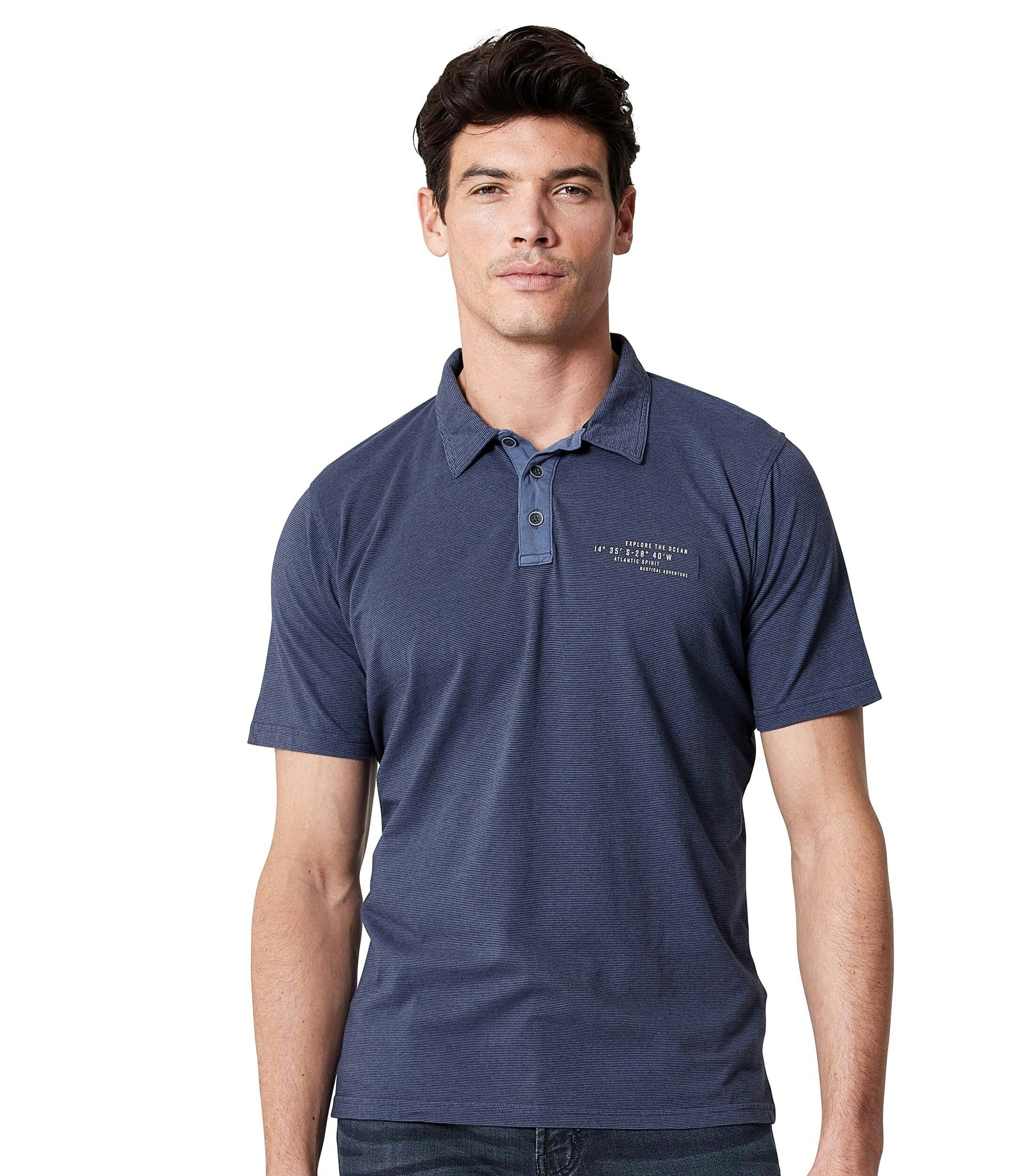 Ein Polo-Shirt im gestreift Muster in der Farbe Dunkelblau